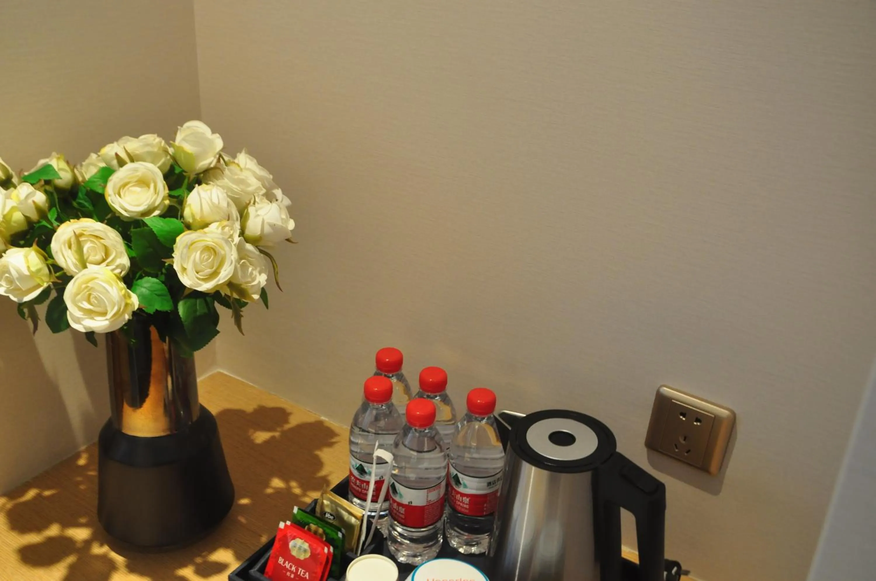 Coffee/tea facilities in Hangzhou Upper Inn