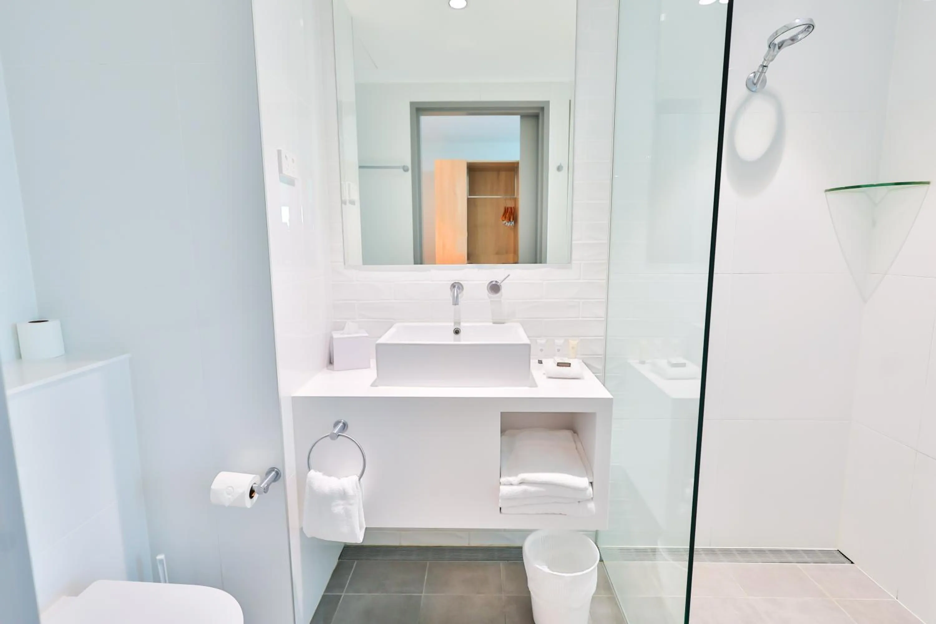 Shower in Rydges Gold Coast Airport