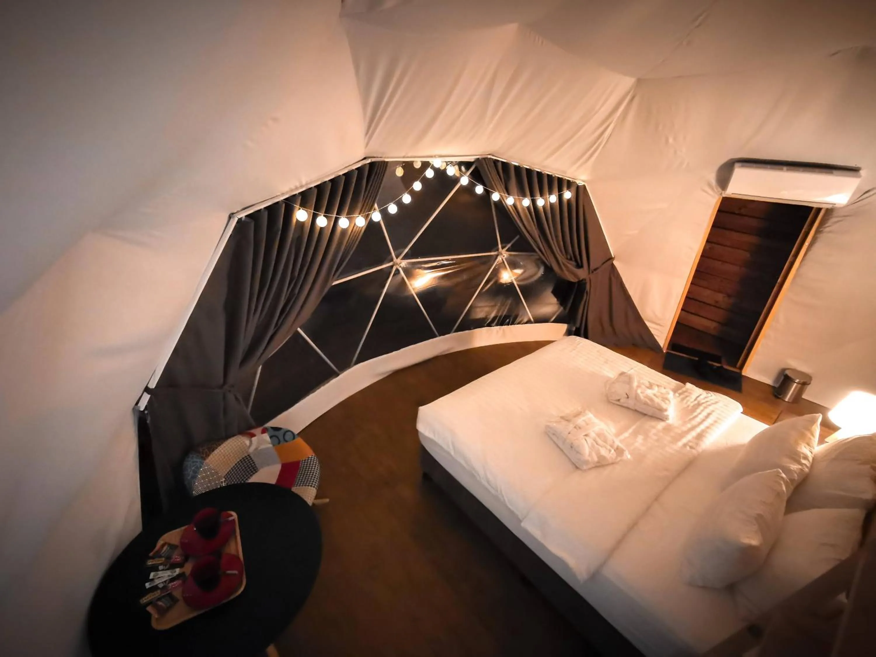 Bed in Jewelberry Glamping Hotel Tbilisi