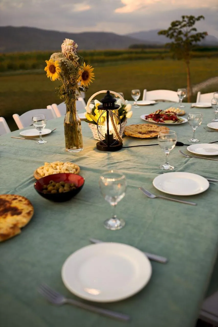 Restaurant/Places to Eat in Jewelberry Glamping Hotel Tbilisi