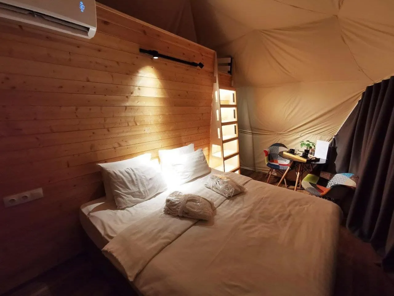 Bed in Jewelberry Glamping Hotel Tbilisi