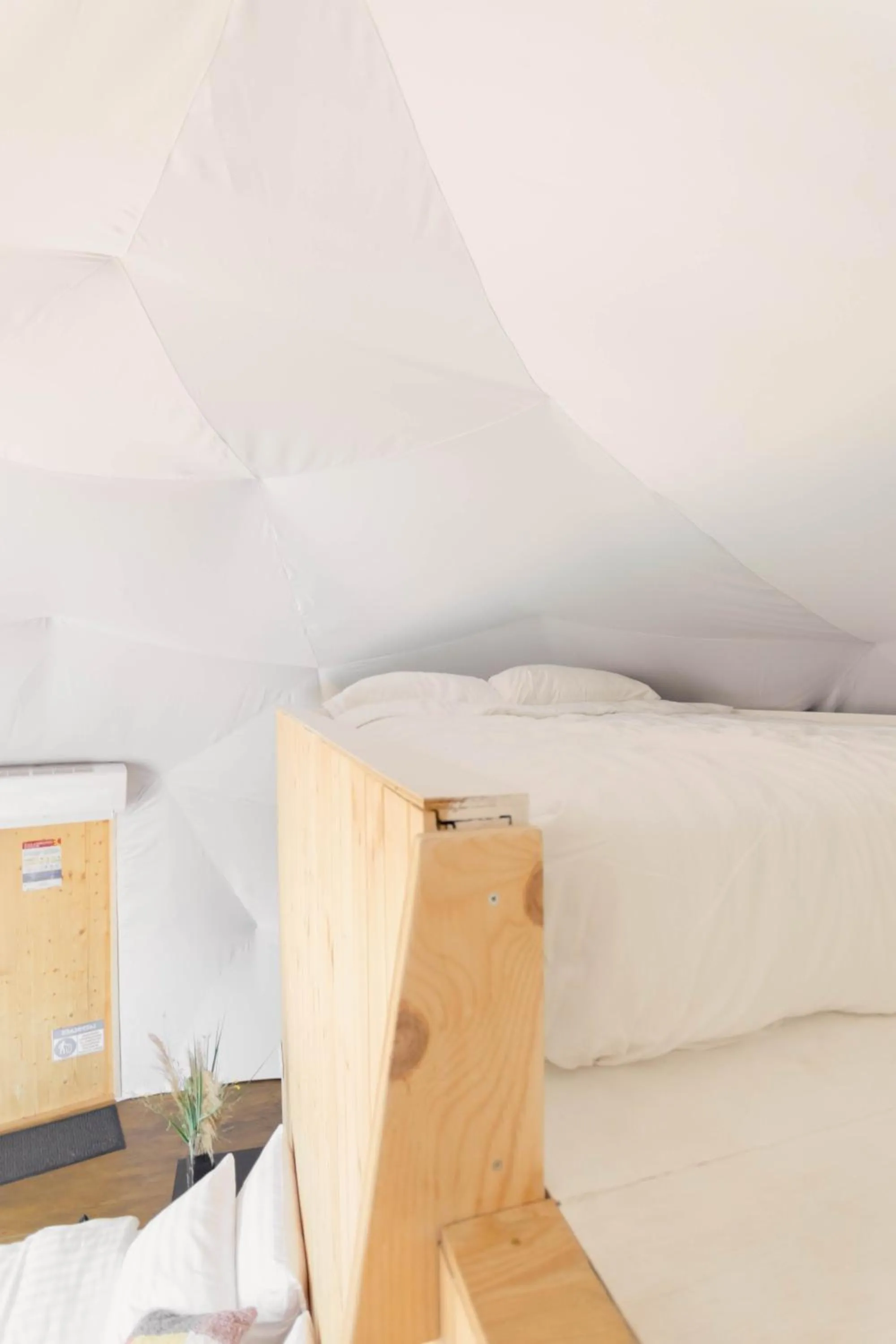 Bed in Jewelberry Glamping Hotel Tbilisi