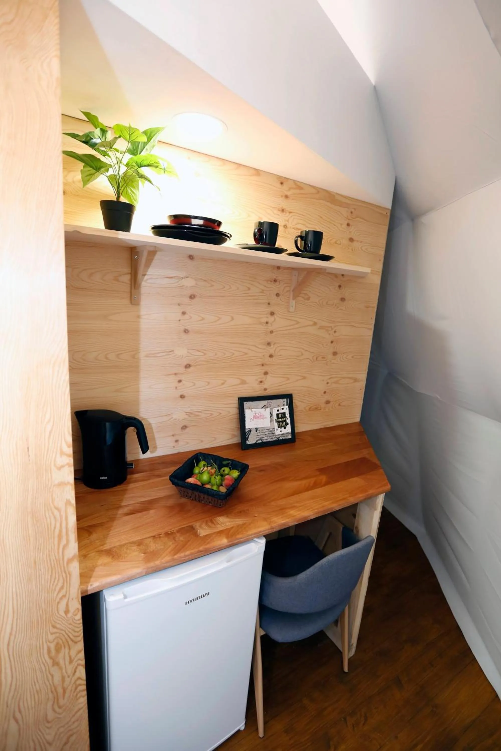 Coffee/tea facilities, Kitchen/Kitchenette in Jewelberry Glamping Hotel Tbilisi