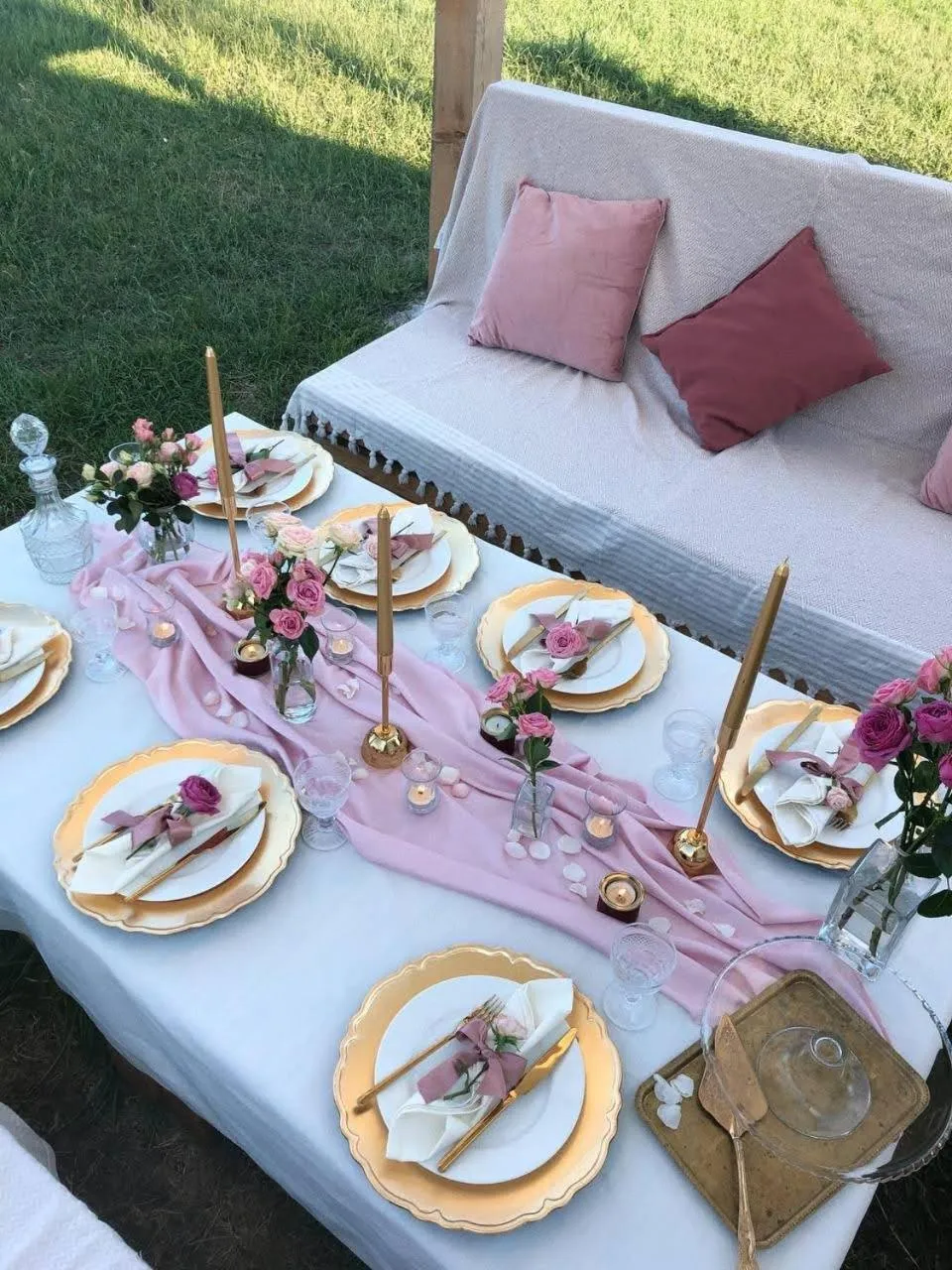 Food and drinks in Jewelberry Glamping Hotel Tbilisi