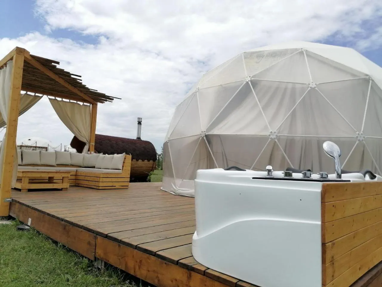 Property building in Jewelberry Glamping Hotel Tbilisi