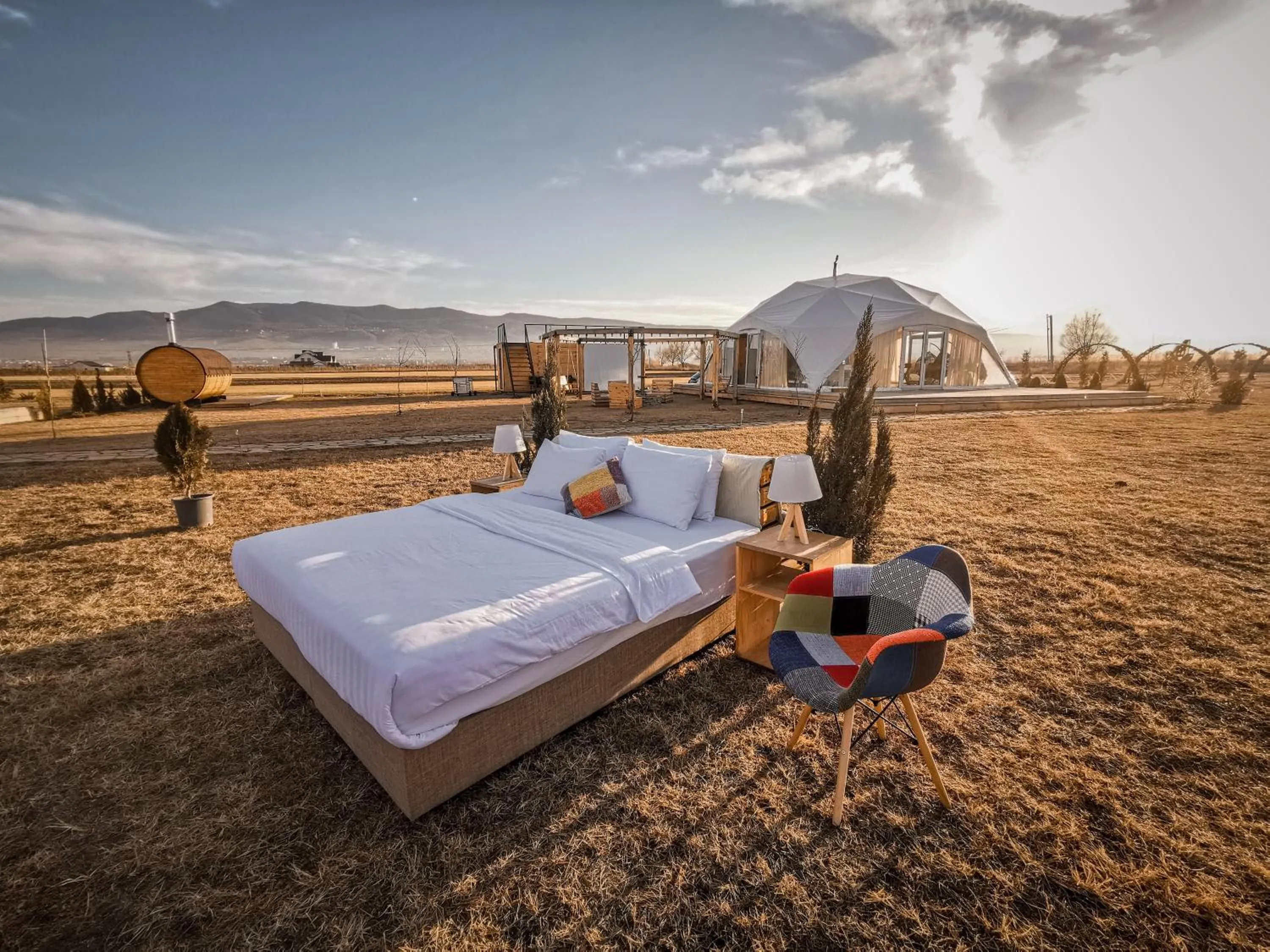 Communal lounge/ TV room in Jewelberry Glamping Hotel Tbilisi