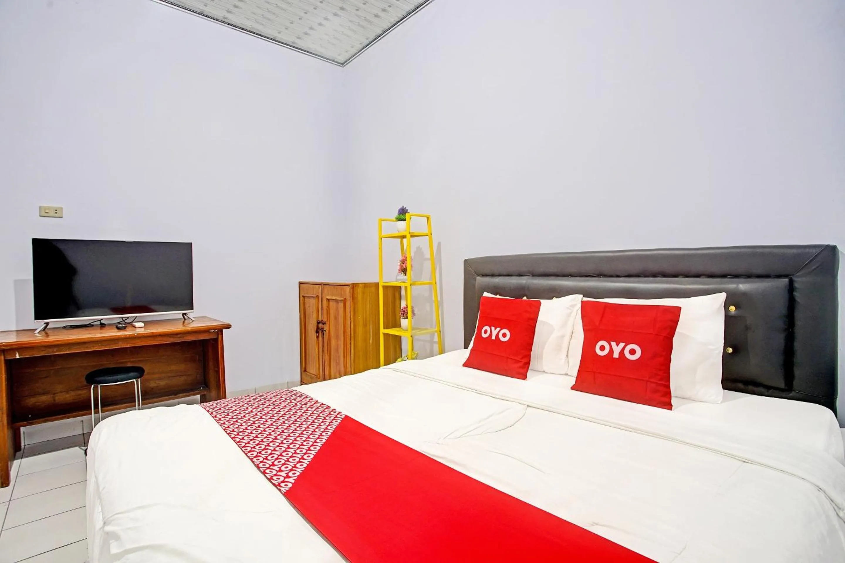 Bedroom in OYO 3994 Wisma Amalia