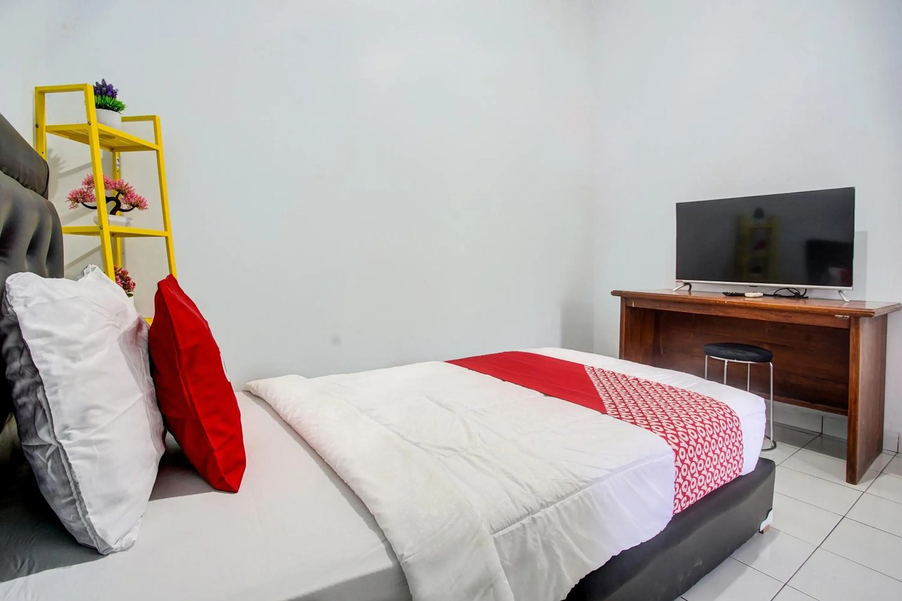 Bedroom in OYO 3994 Wisma Amalia