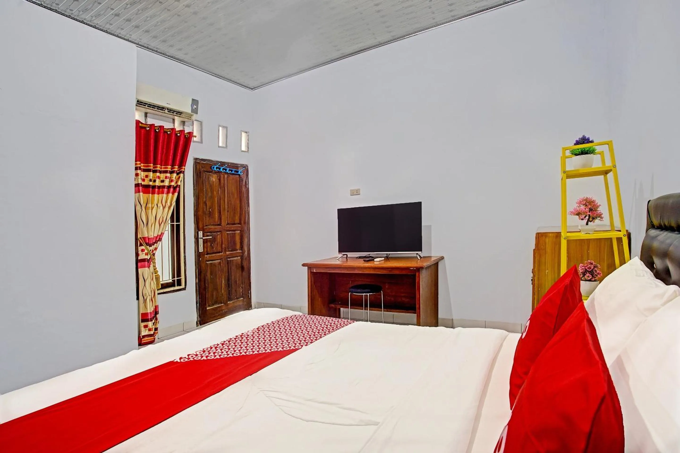 Bedroom in OYO 3994 Wisma Amalia