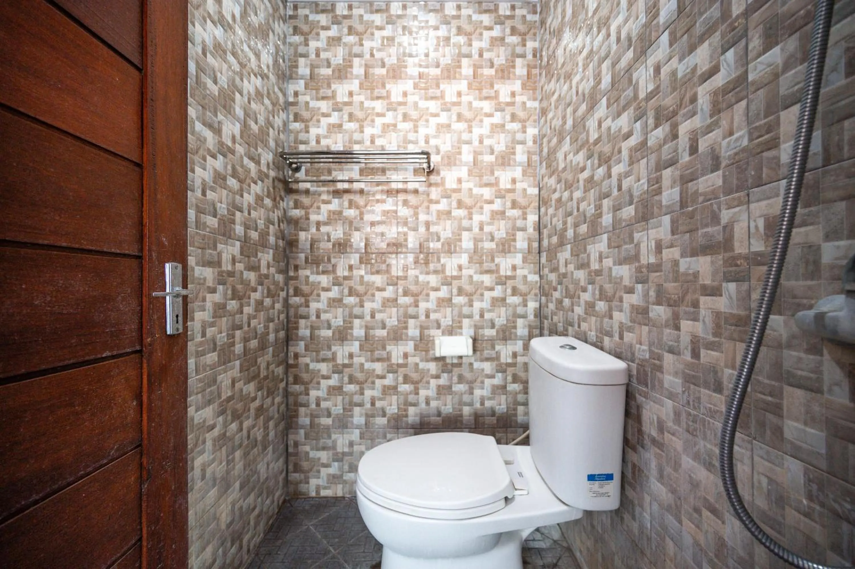 Bathroom in Ceria Guesthouse Seminyak Mitra RedDoorz