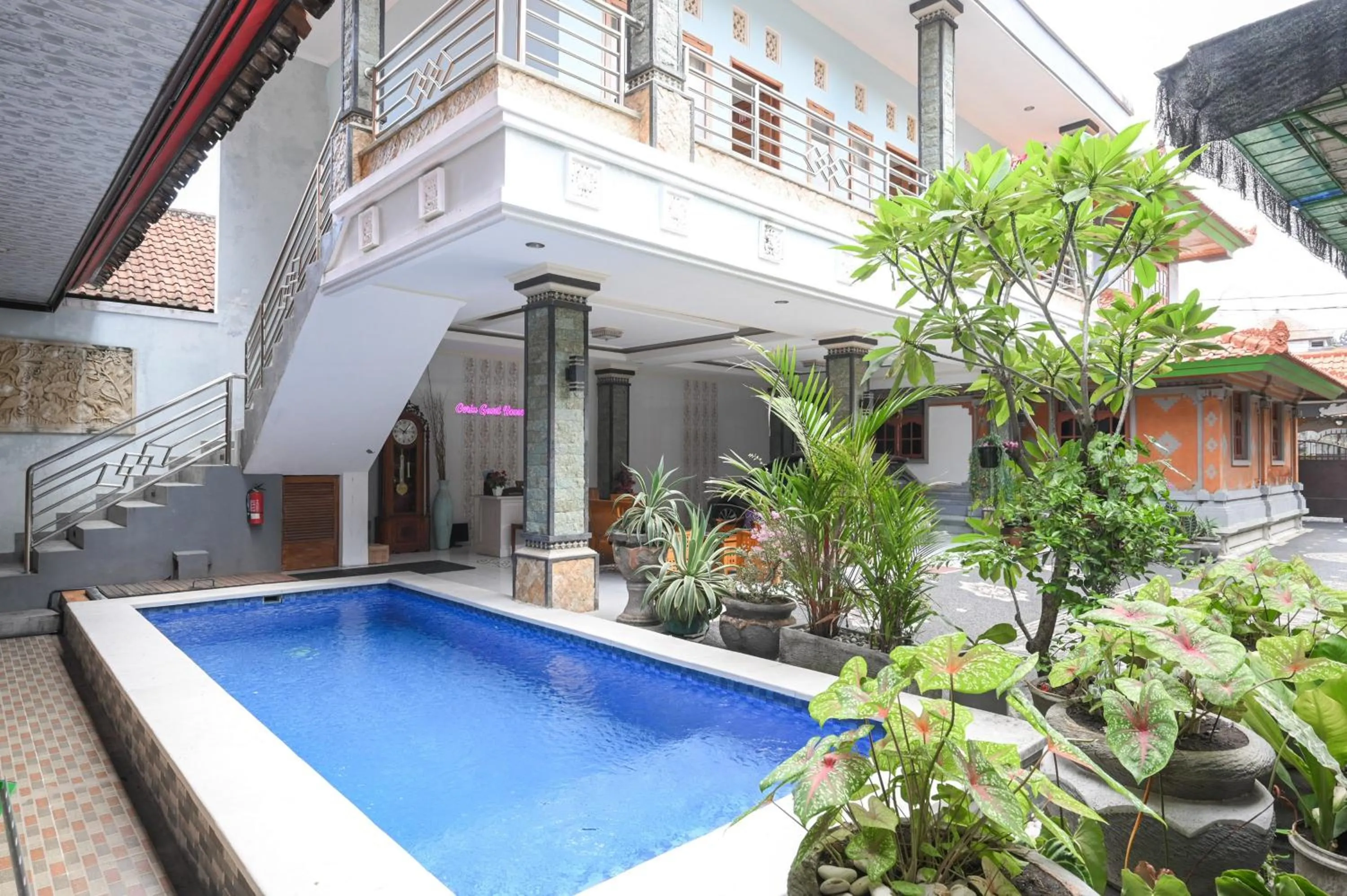 Swimming pool in Ceria Guesthouse Seminyak Mitra RedDoorz