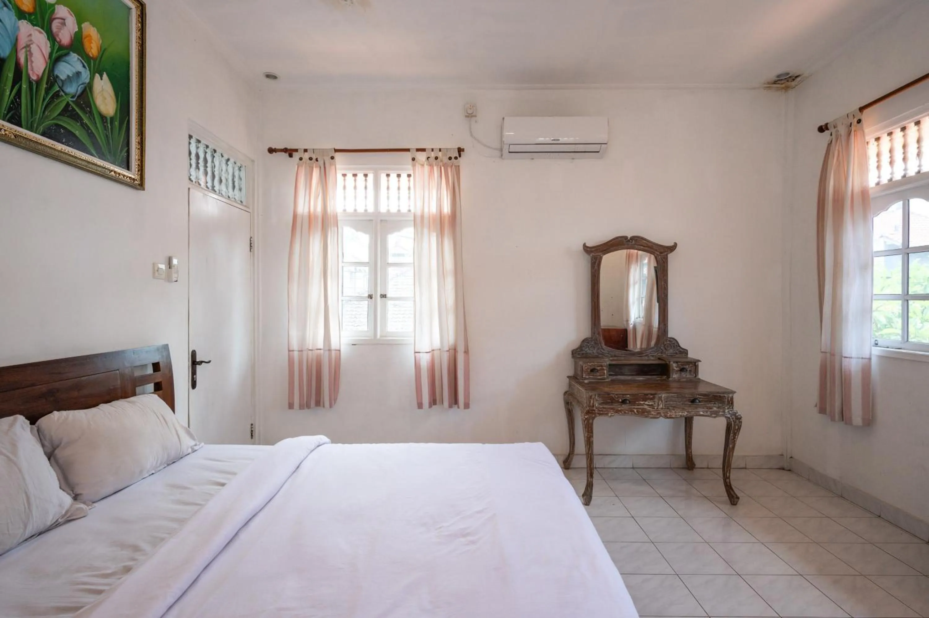 Bedroom, Bed in Ceria Guesthouse Seminyak Mitra RedDoorz