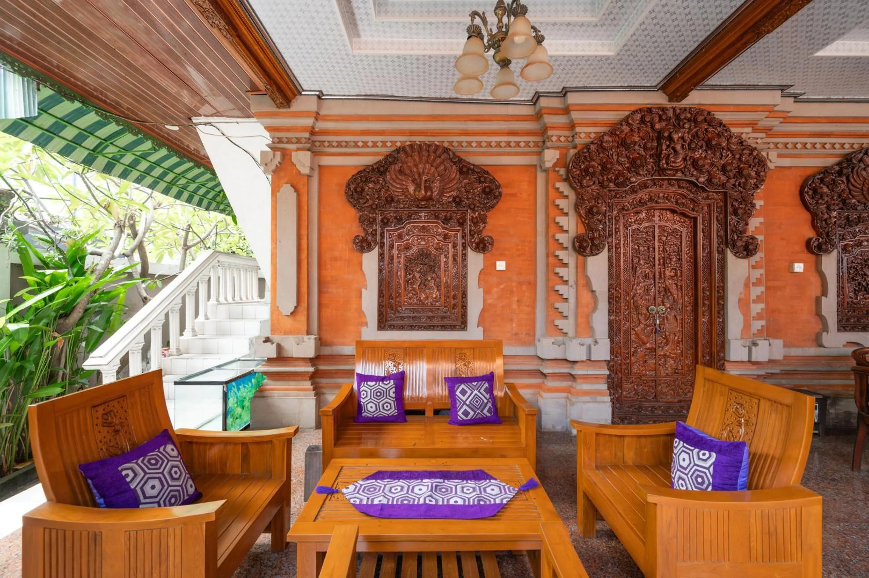 Seating area in Ceria Guesthouse Seminyak Mitra RedDoorz