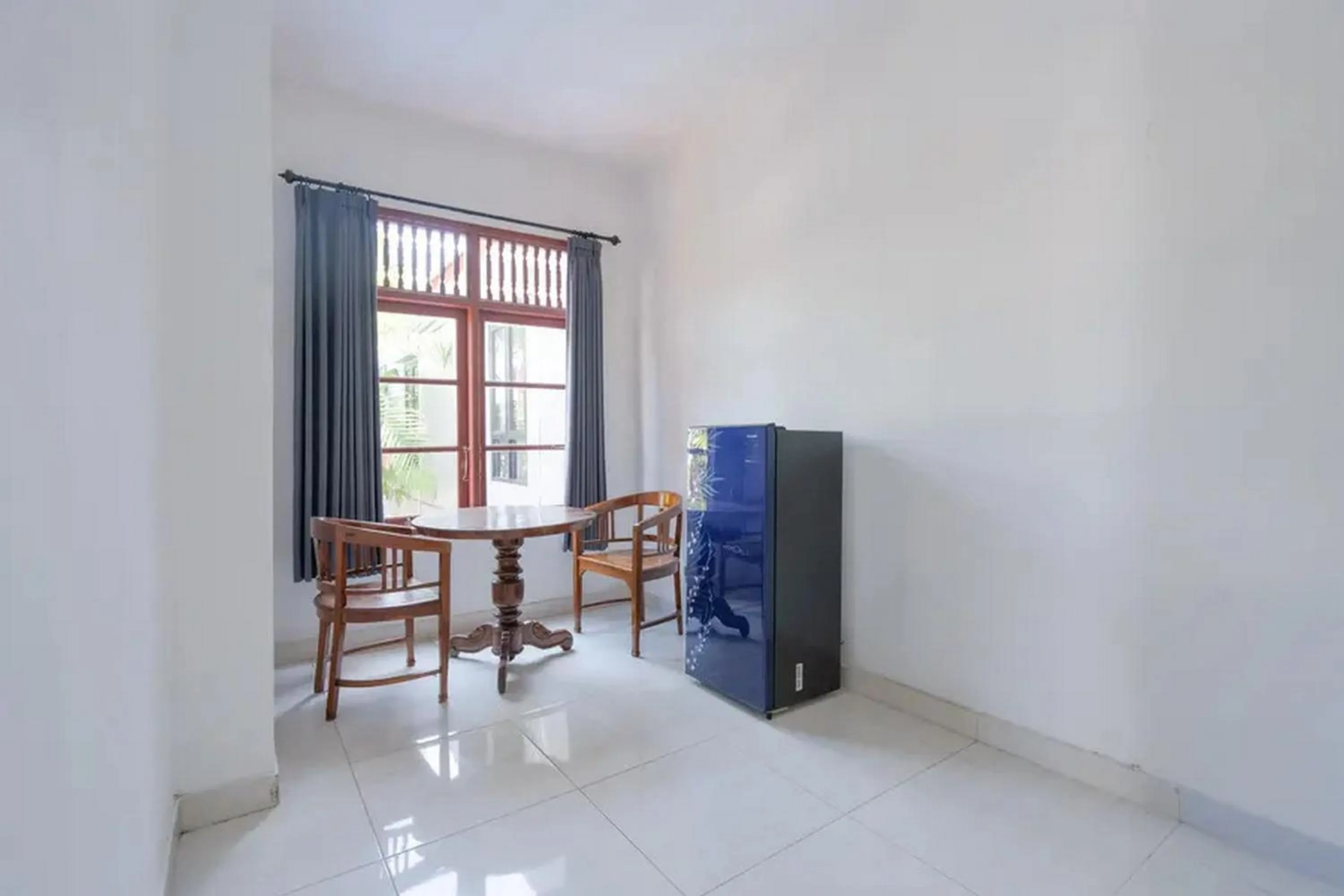 Seating area in Ceria Guesthouse Seminyak Mitra RedDoorz