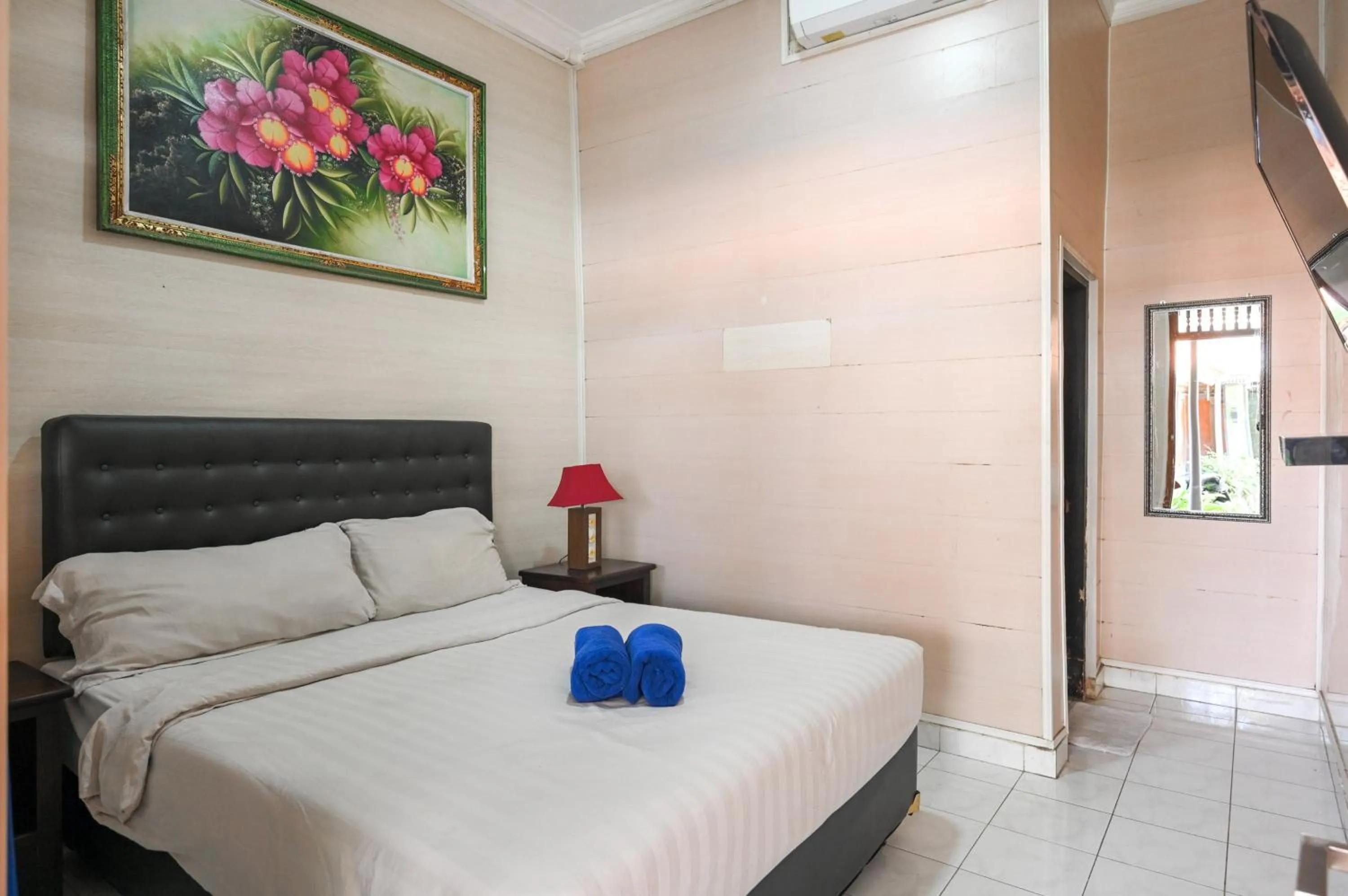 Bedroom, Bed in Ceria Guesthouse Seminyak Mitra RedDoorz