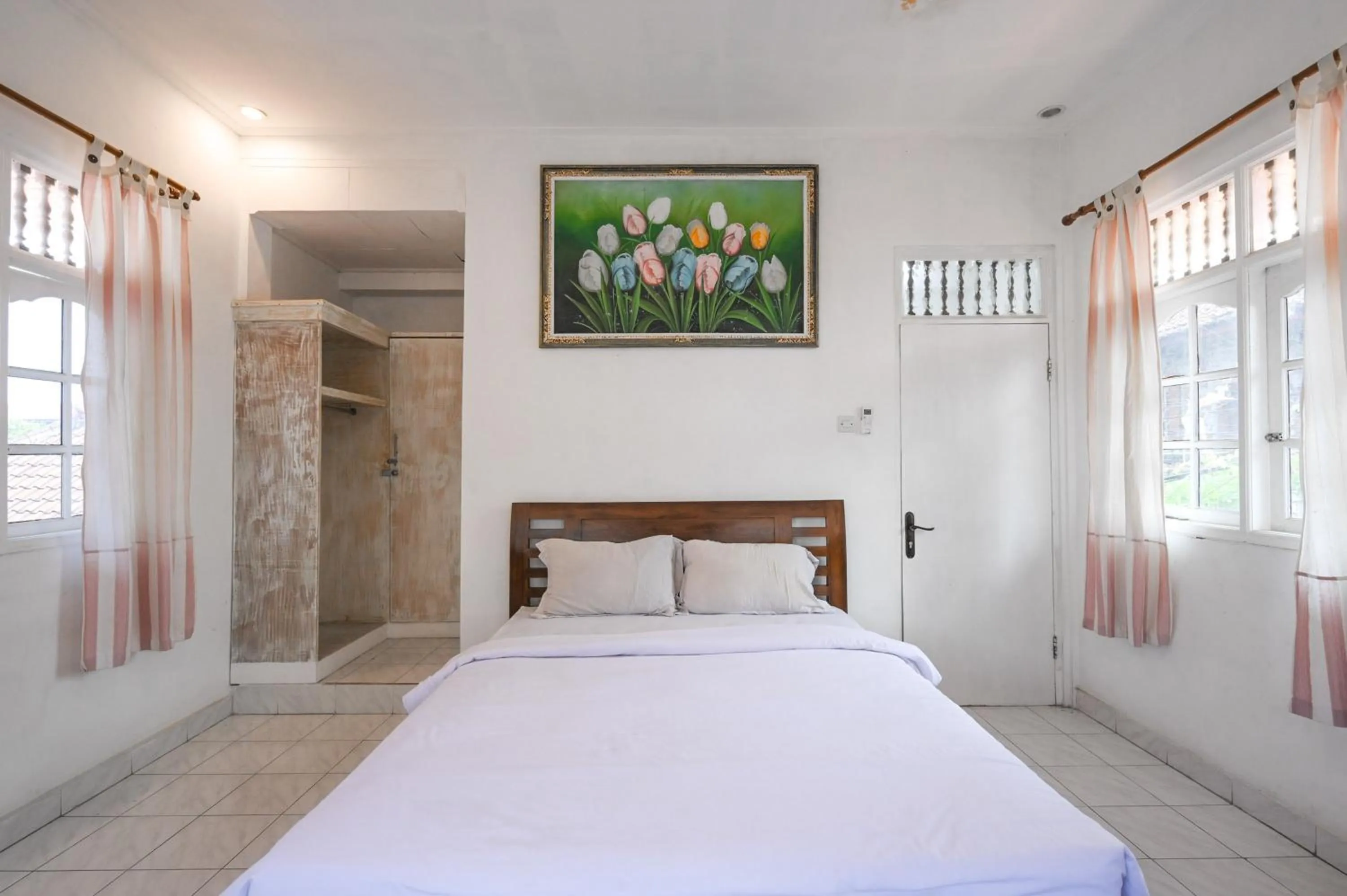 Bedroom, Bed in Ceria Guesthouse Seminyak Mitra RedDoorz