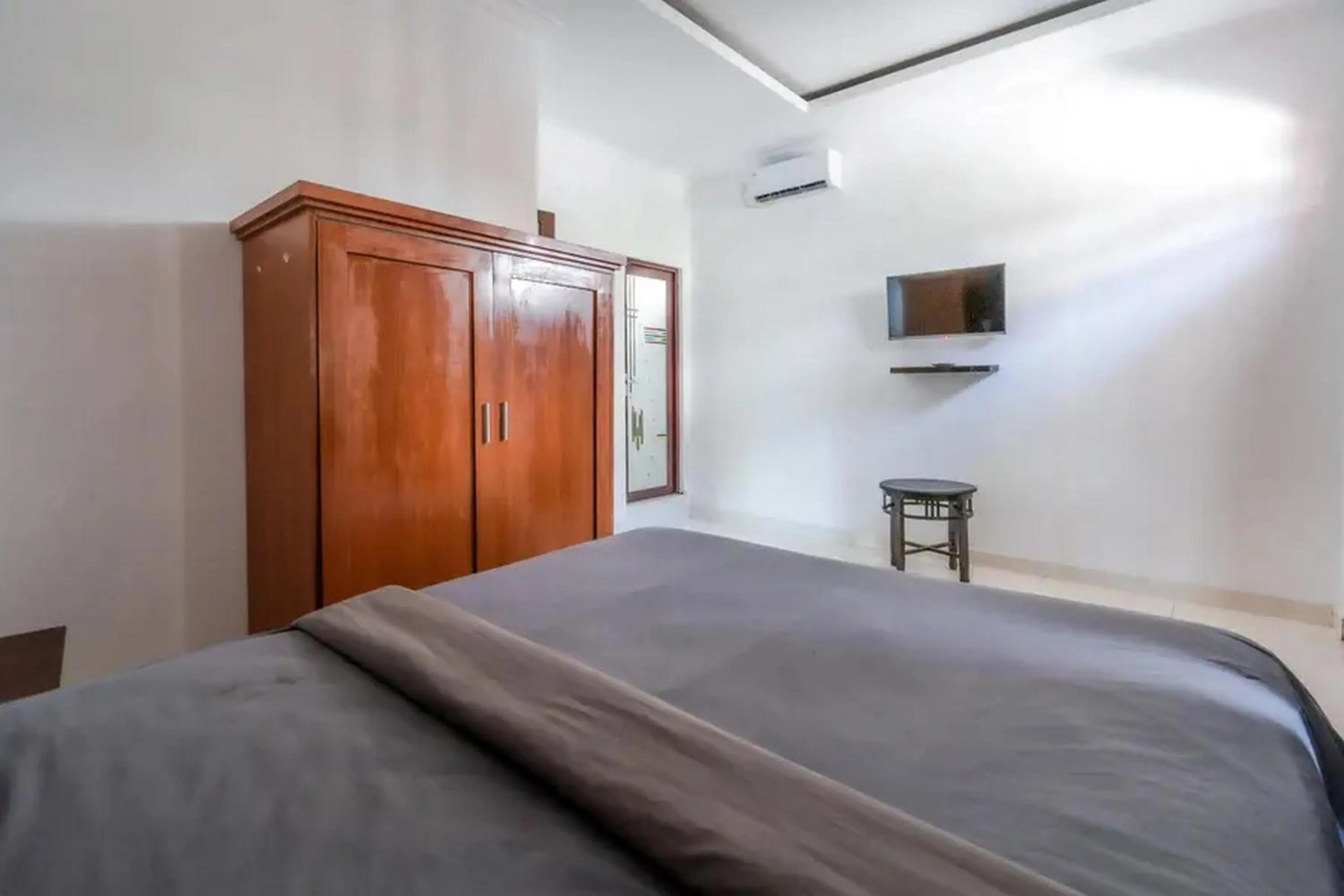 Bedroom, Bed in Ceria Guesthouse Seminyak Mitra RedDoorz