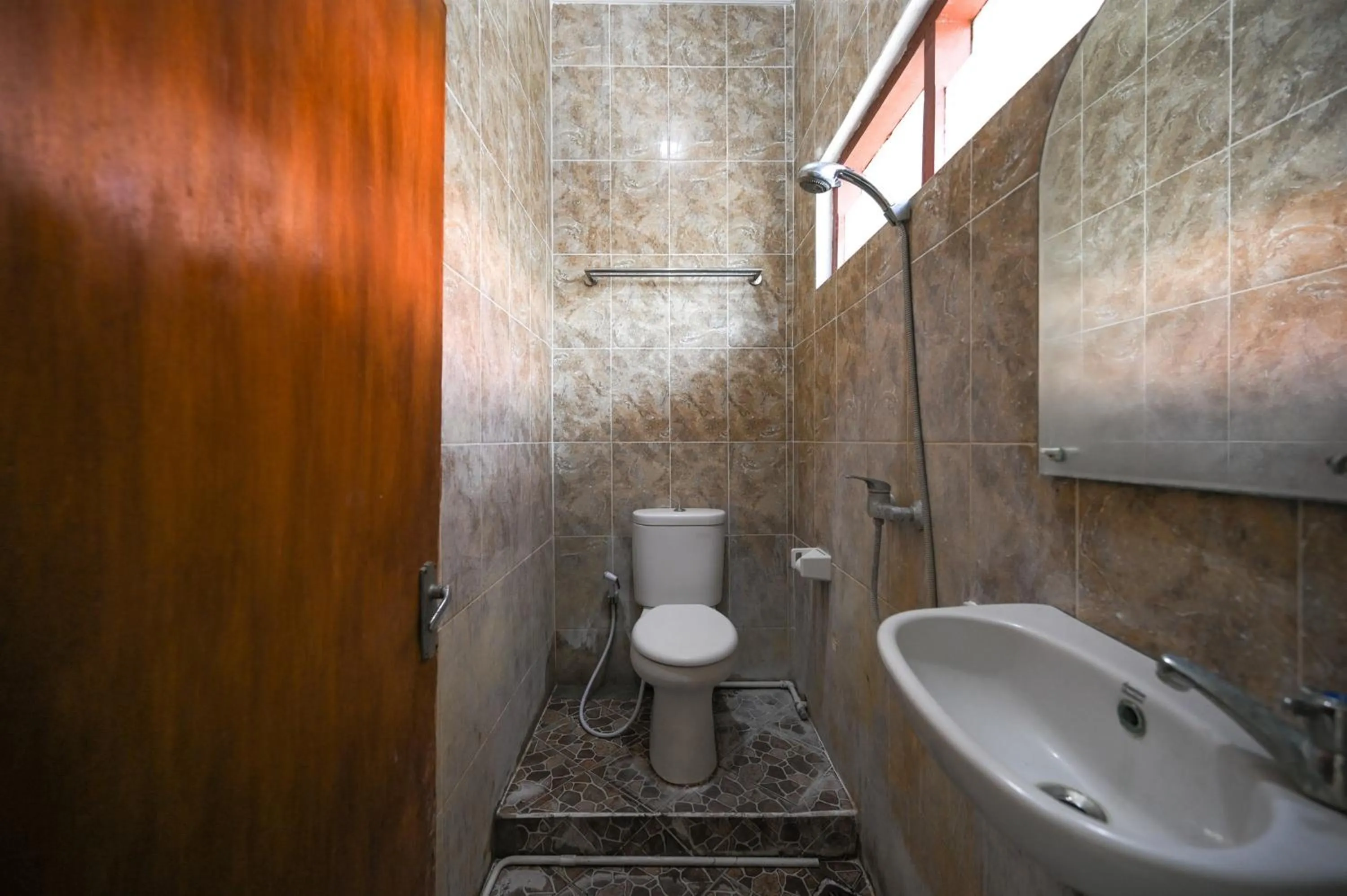 Bathroom in Ceria Guesthouse Seminyak Mitra RedDoorz