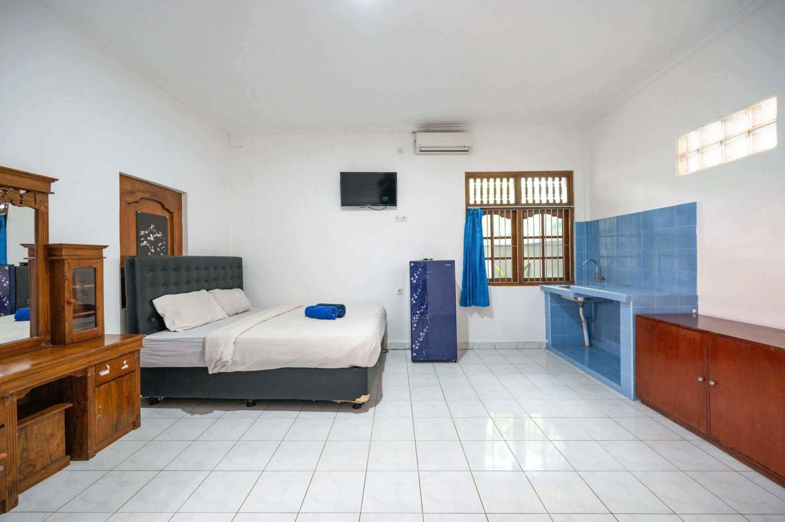 Bedroom, Bed in Ceria Guesthouse Seminyak Mitra RedDoorz
