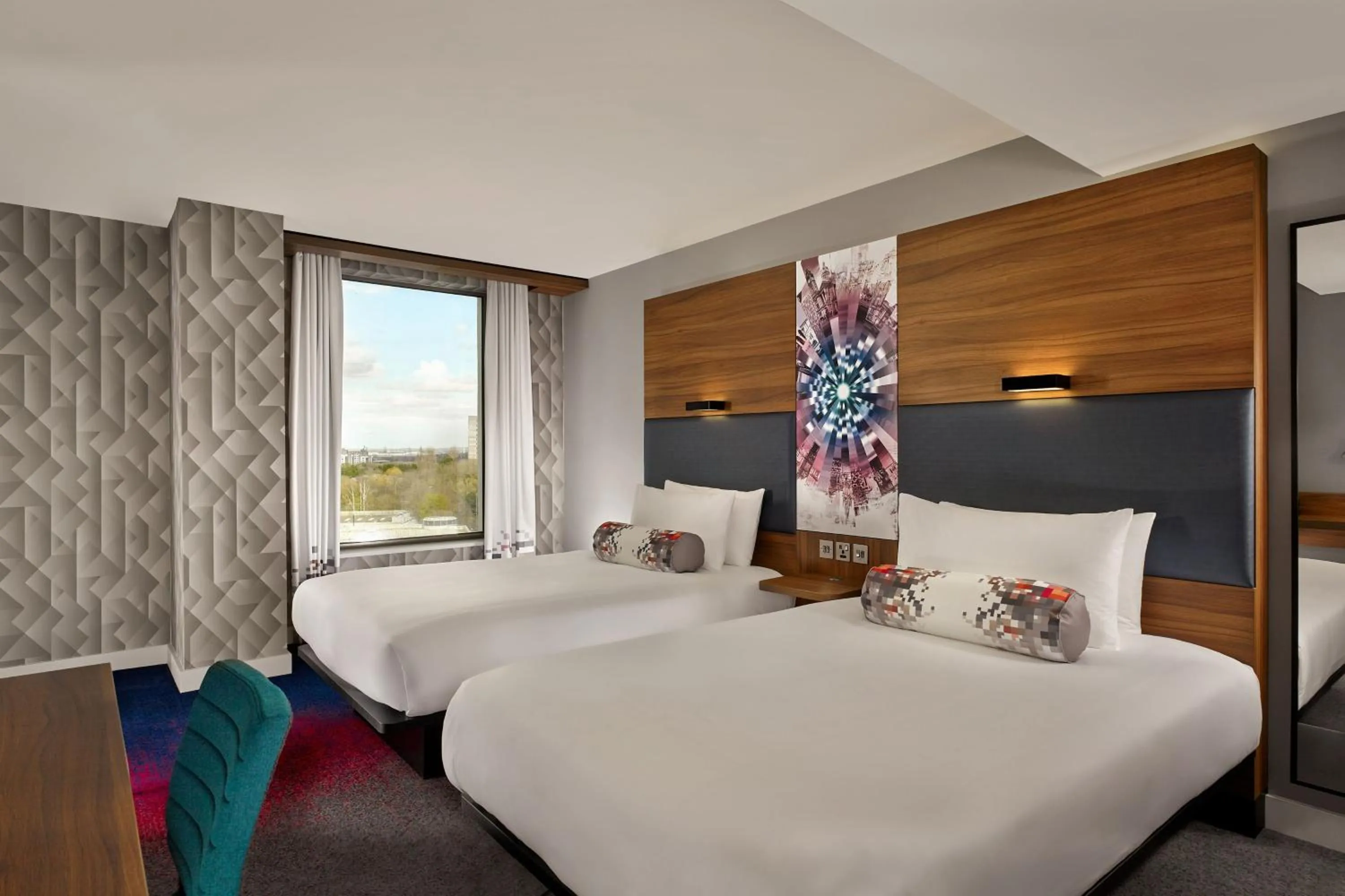 Photo of the whole room, Bed in Aloft Birmingham Eastside