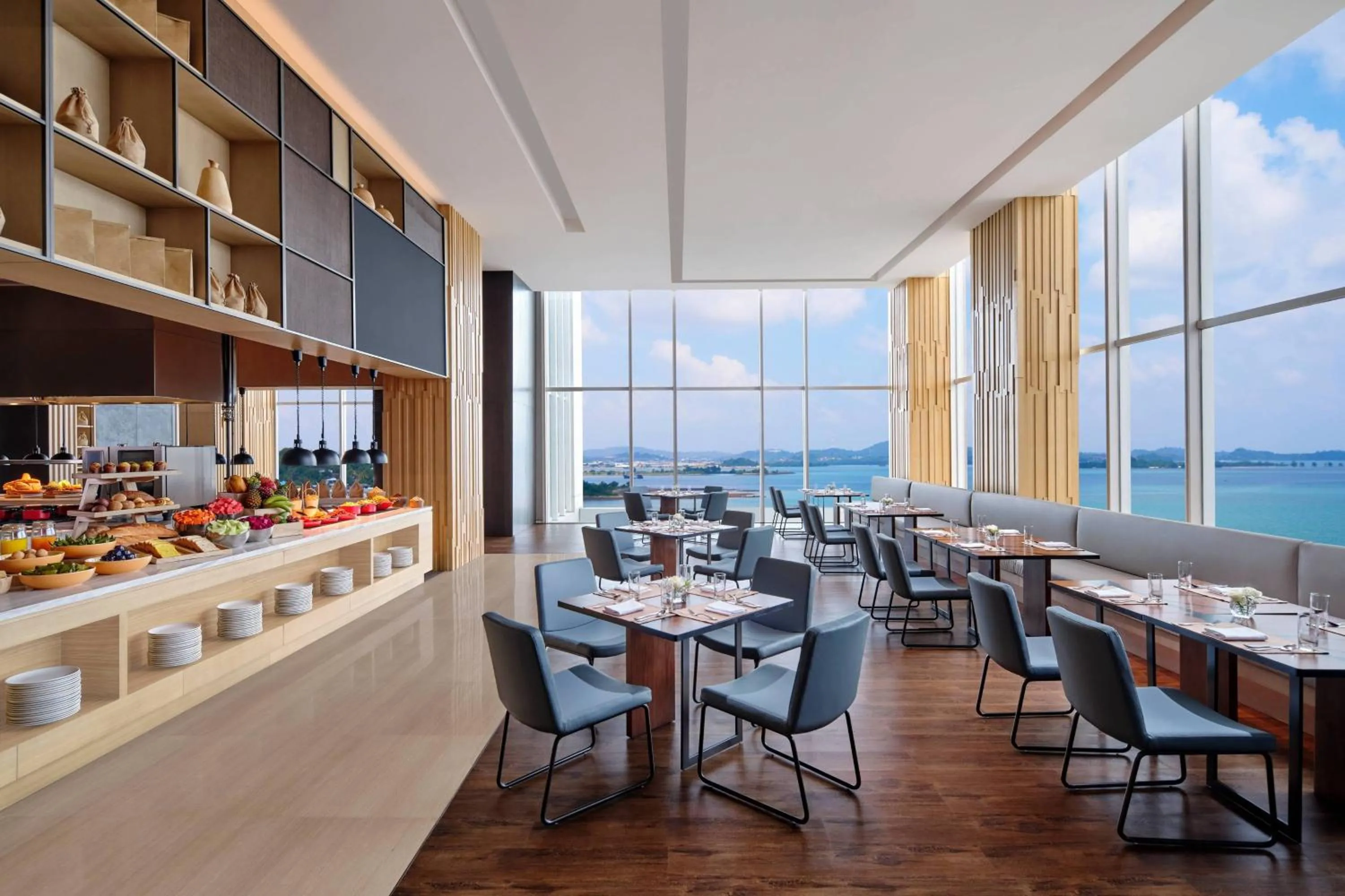 Lounge or bar in Batam Marriott Hotel Harbour Bay