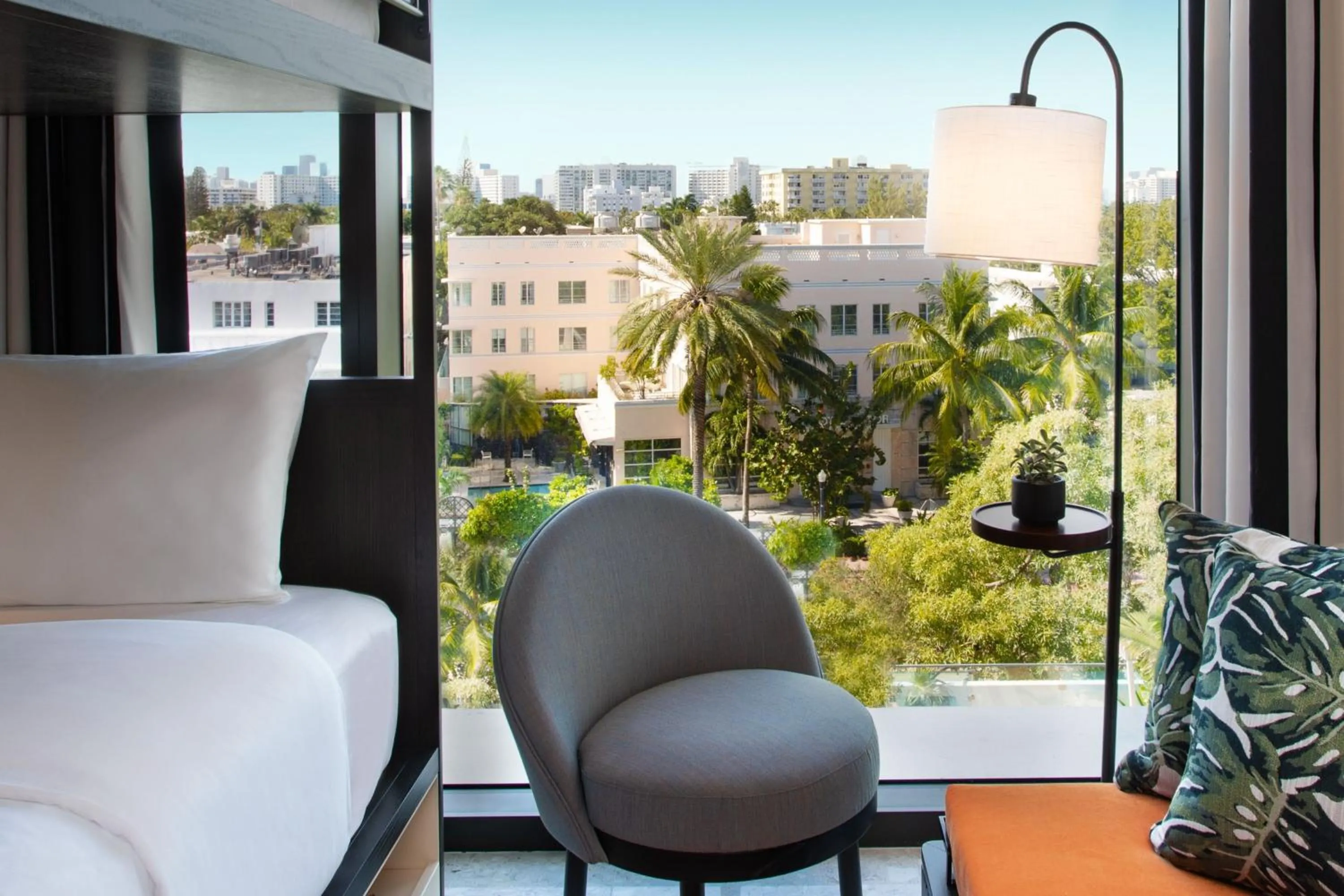 Photo of the whole room, Bed in Moxy Miami South Beach