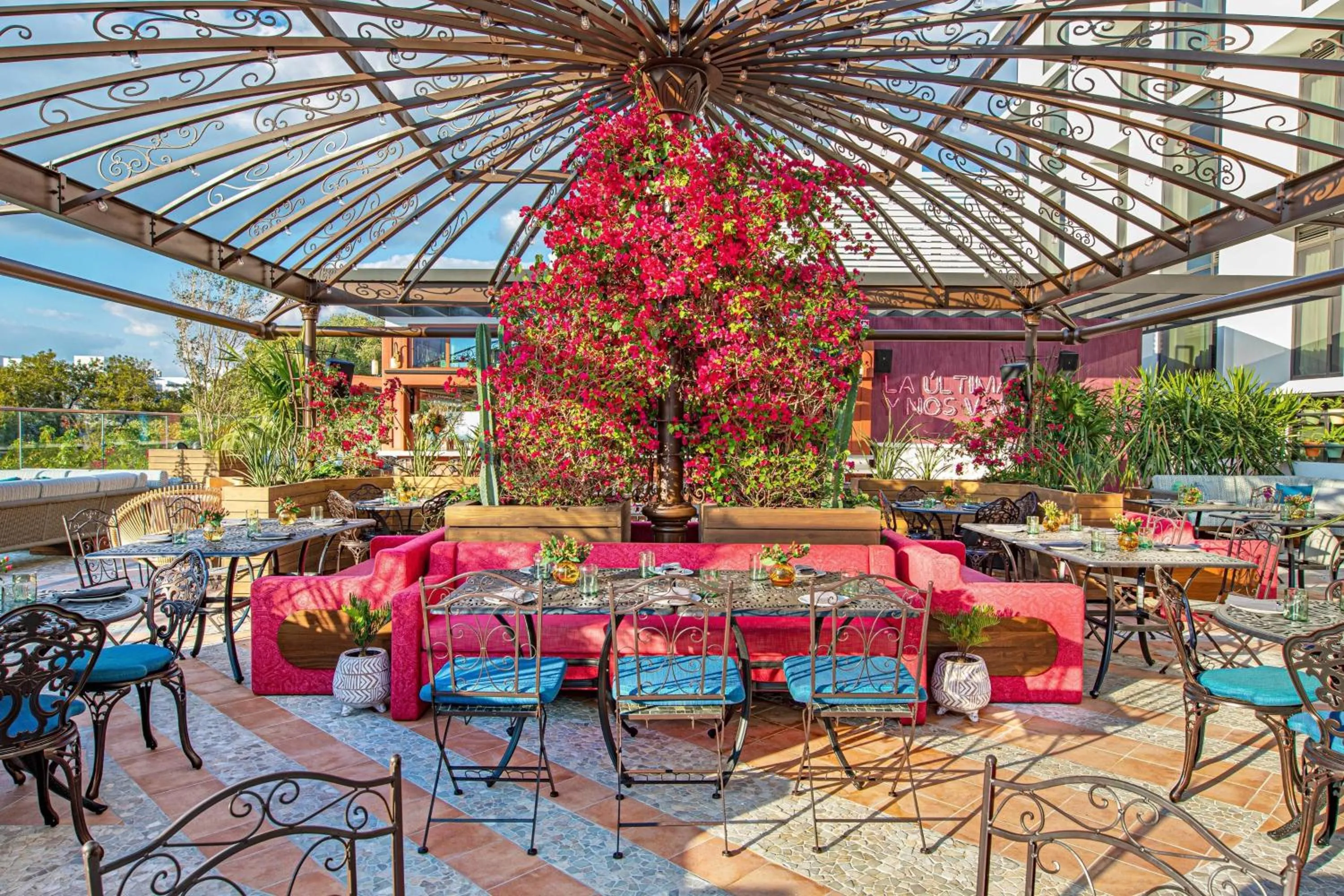 Restaurant/places to eat in Moxy Miami South Beach