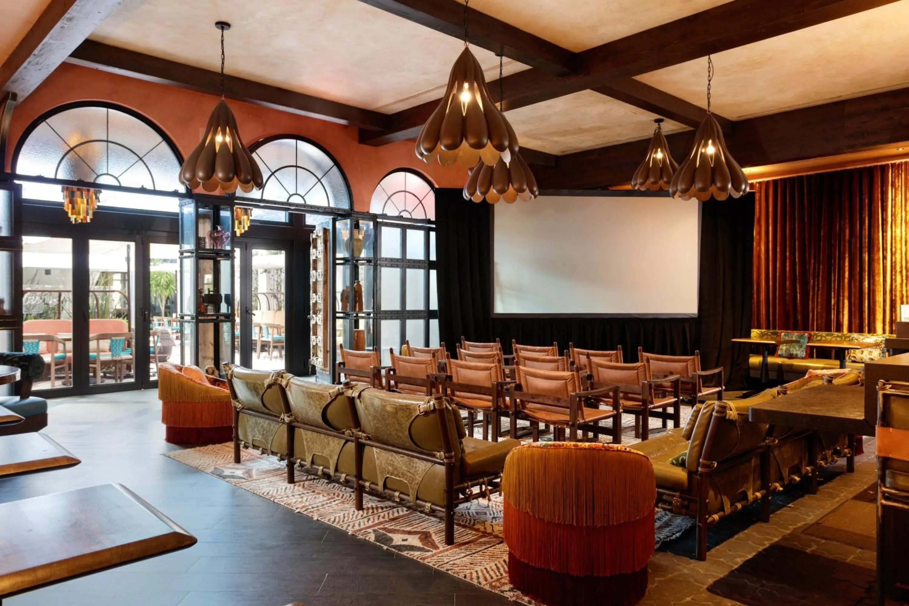 Lounge or bar in Moxy Miami South Beach