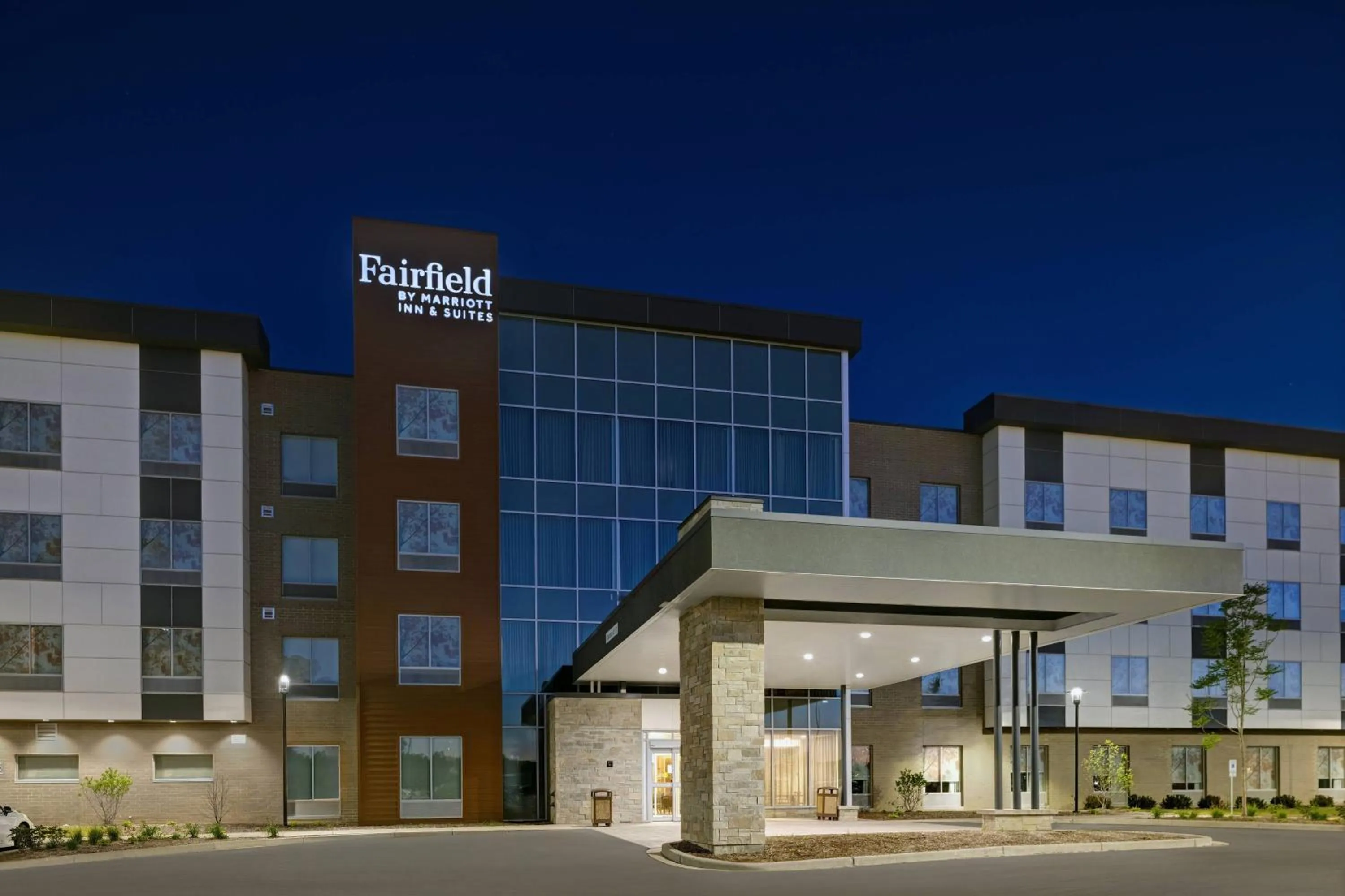 Property building in Fairfield Inn & Suites by Marriott Milwaukee Brookfield