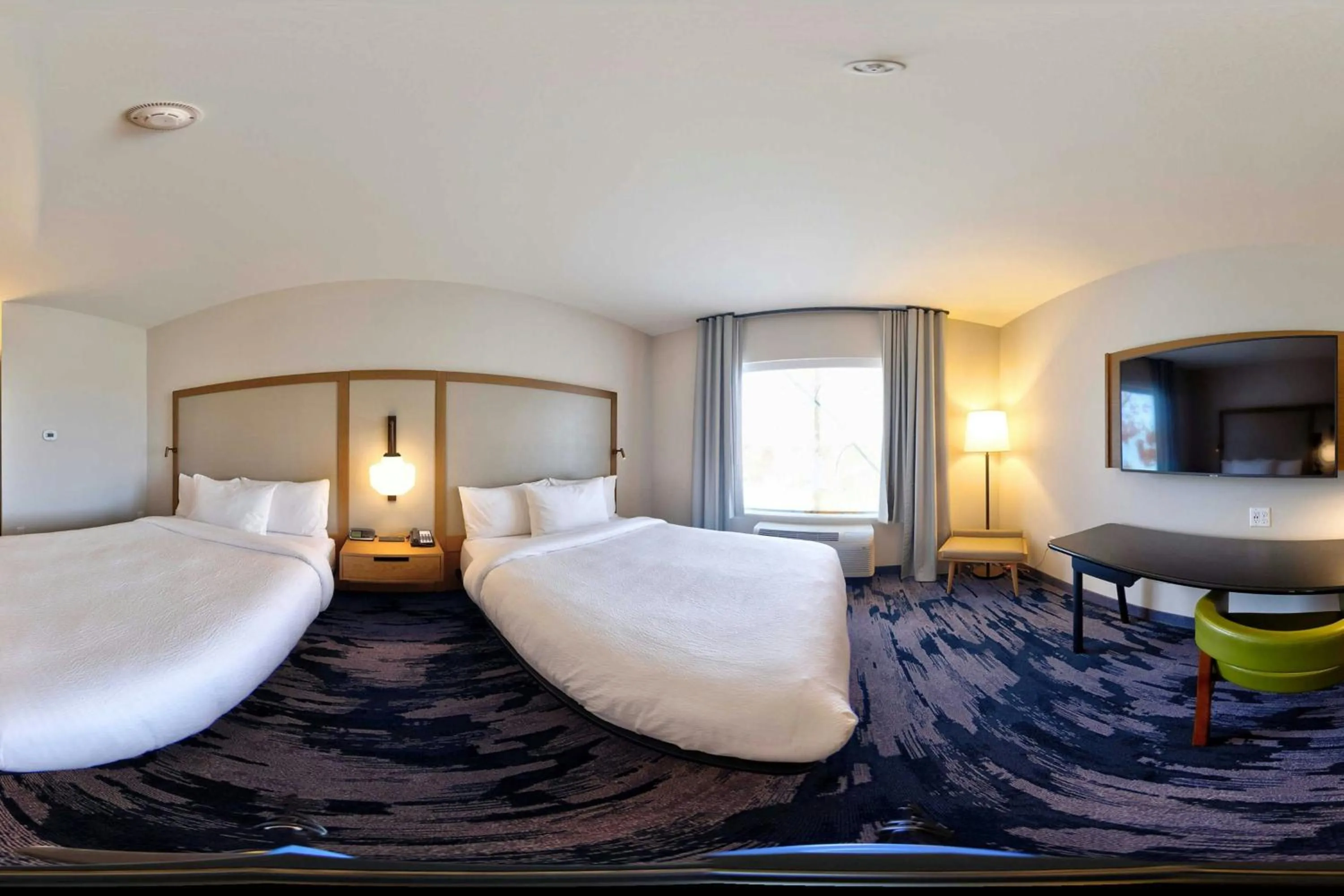 Photo of the whole room, Bed in Fairfield Inn & Suites by Marriott Milwaukee Brookfield