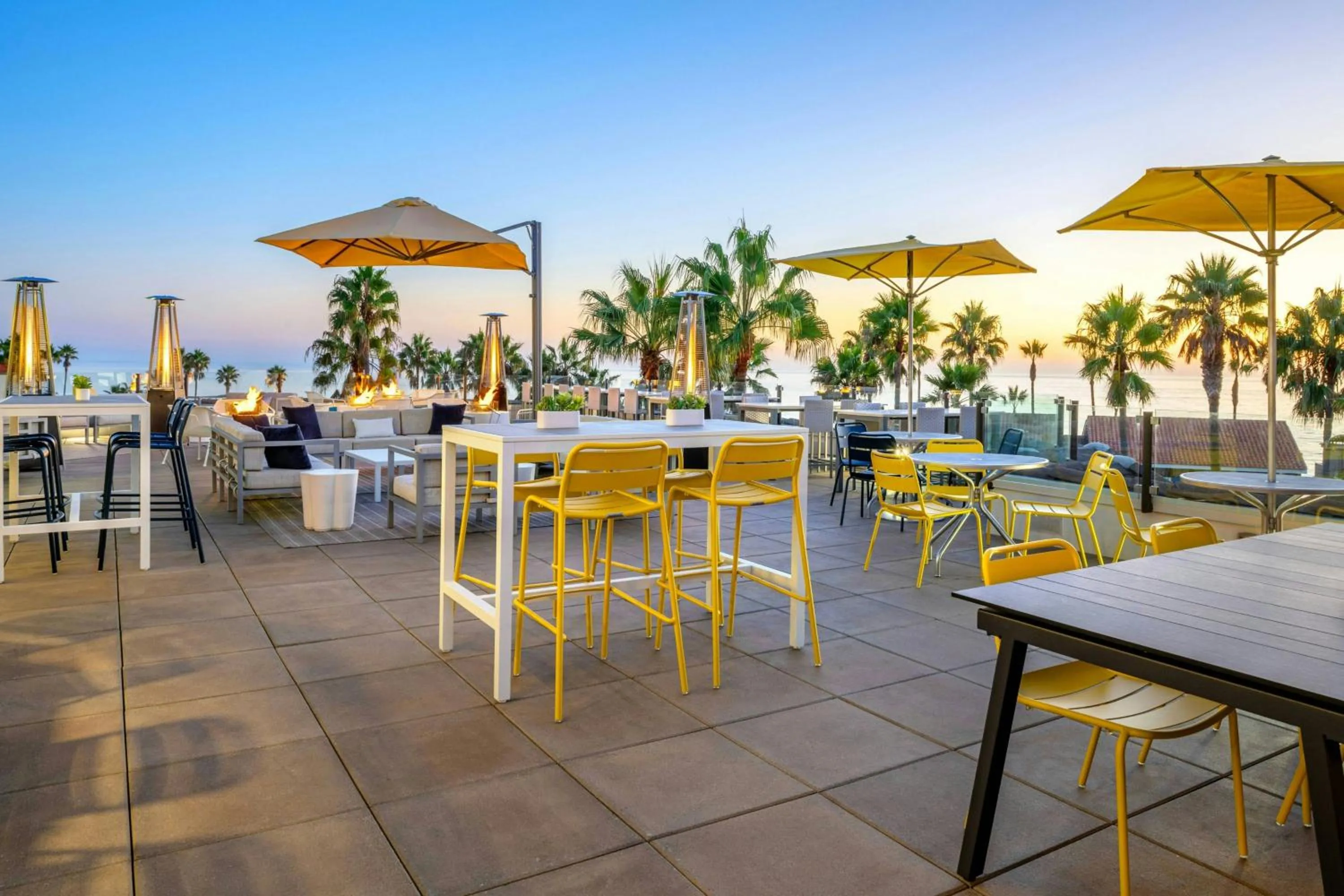 Restaurant/places to eat in SpringHill Suites by Marriott San Diego Carlsbad