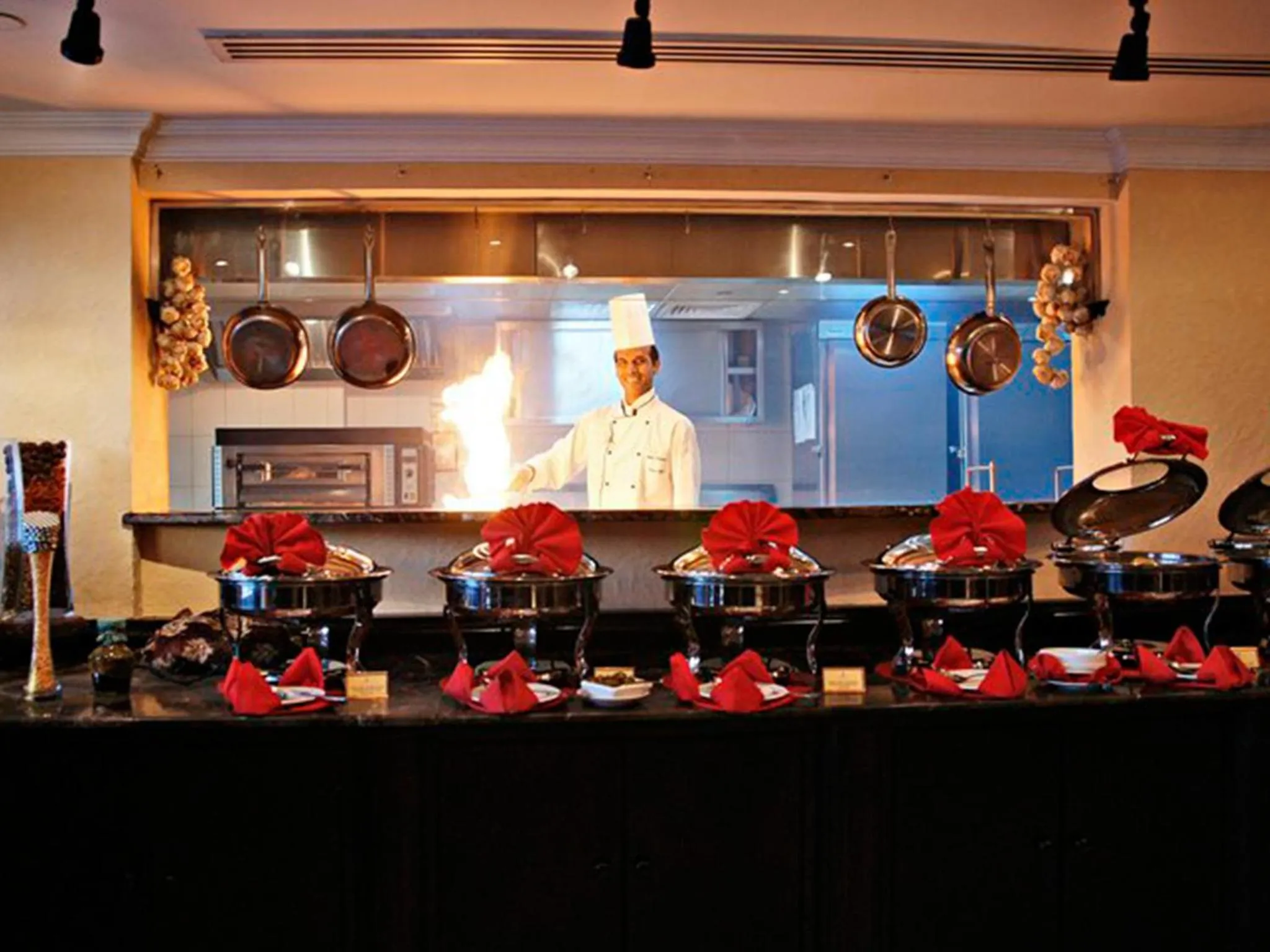 Restaurant/places to eat in Arabian Courtyard Hotel & Spa