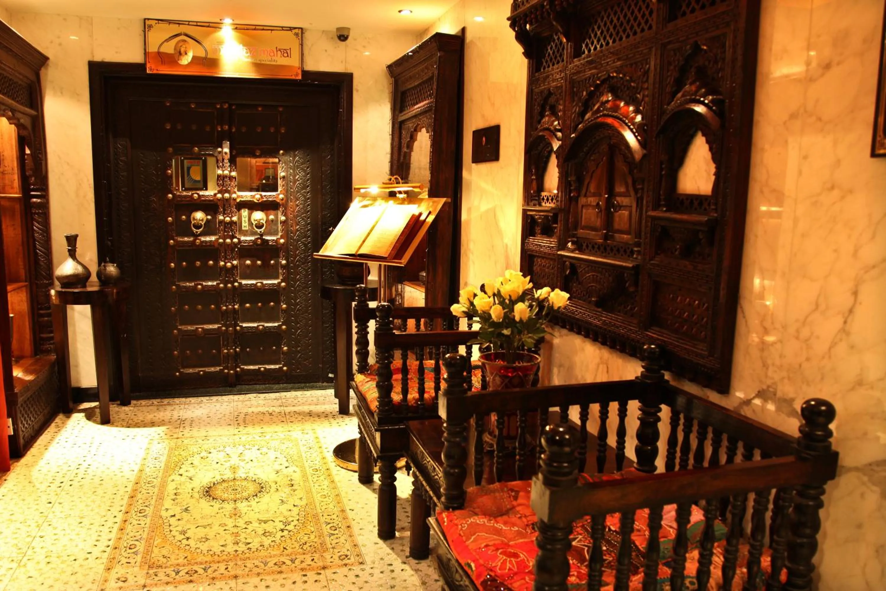 Food and drinks in Arabian Courtyard Hotel & Spa