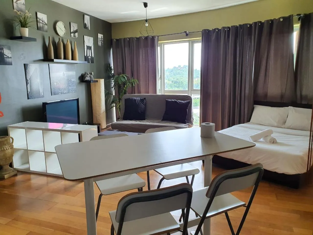 Regalia Residence KLCC View by iLuxHome