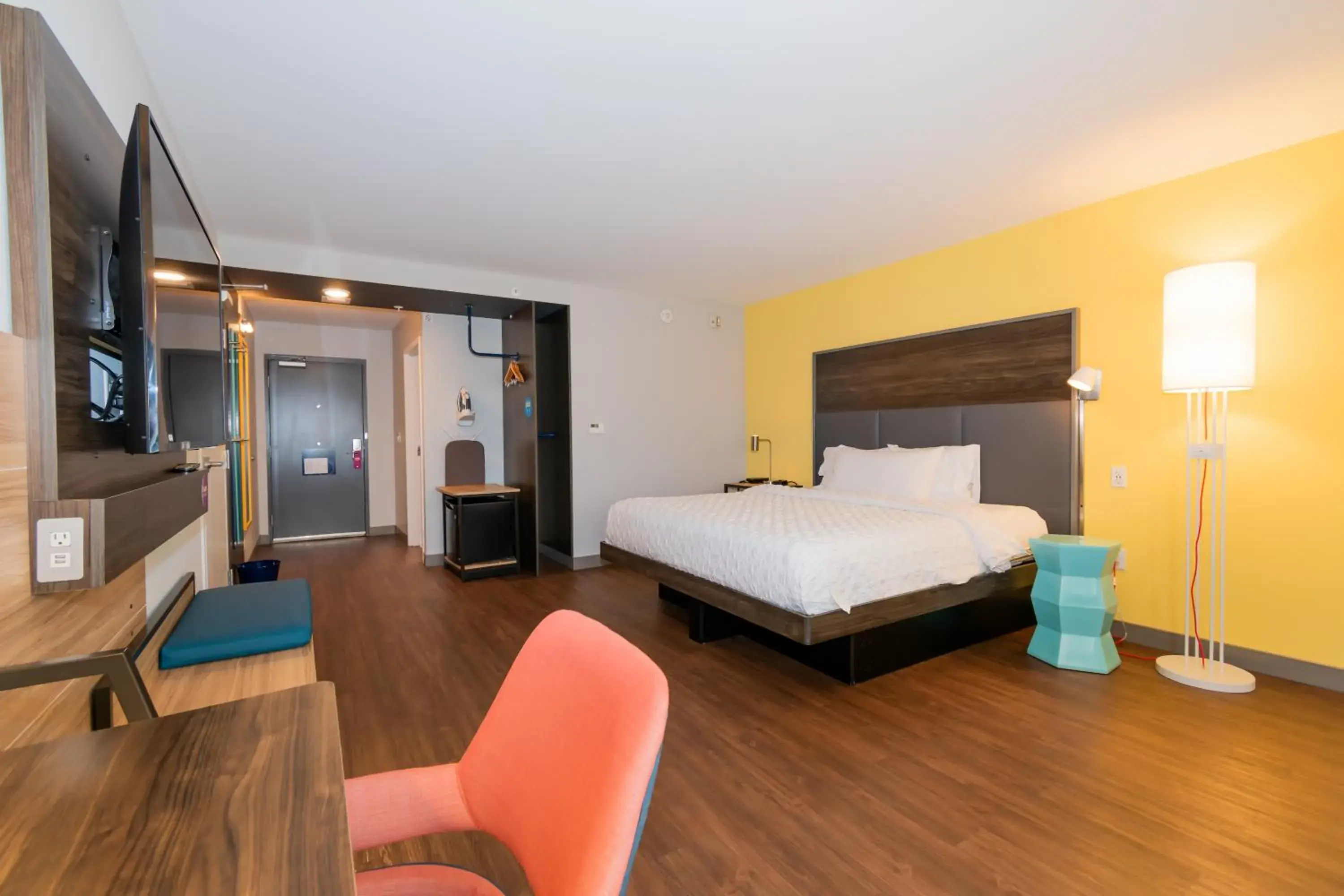 King Room with Roll-In Shower - Mobility and Hearing Access in Tru By Hilton Florida City, Fl King Room with Roll-In Shower - Mobility and Hearing Access in Tru By Hilton Florida City, Fl