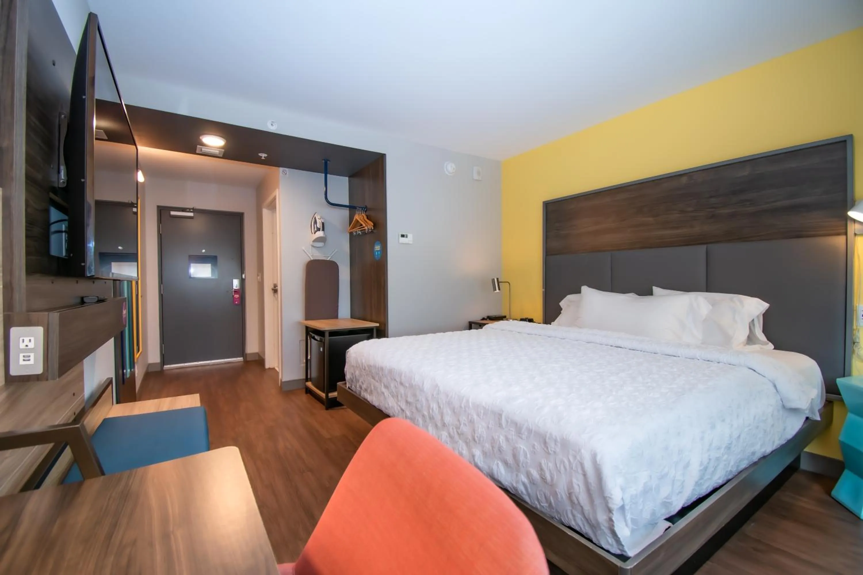 Photo of the whole room, Bed in Tru By Hilton Florida City, Fl