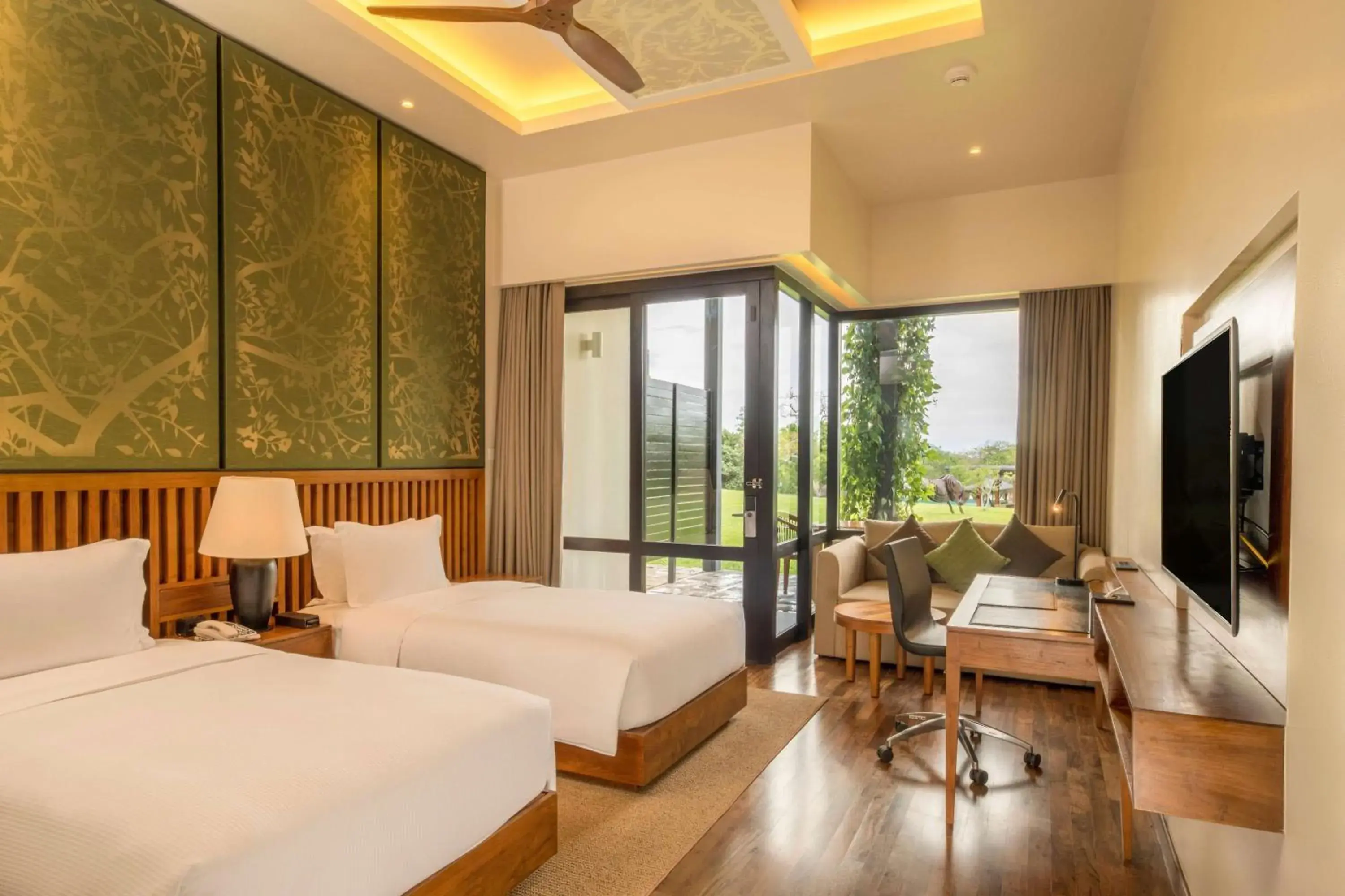 Deluxe Twin Room with Garden View in DoubleTree by Hilton Weerawila Rajawarna Resort Deluxe Twin Room with Garden View in DoubleTree by Hilton Weerawila Rajawarna Resort