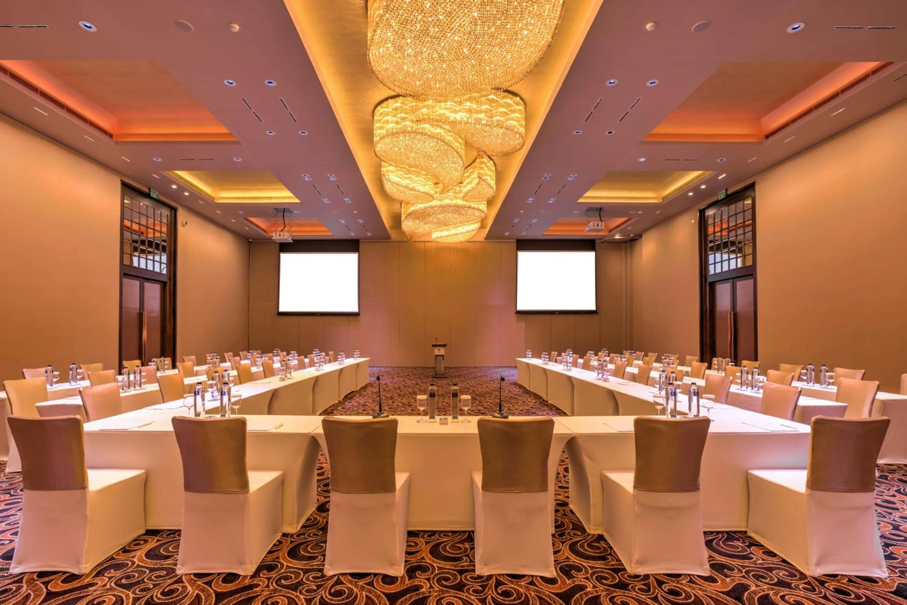 Meeting/conference room in DoubleTree by Hilton Weerawila Rajawarna Resort