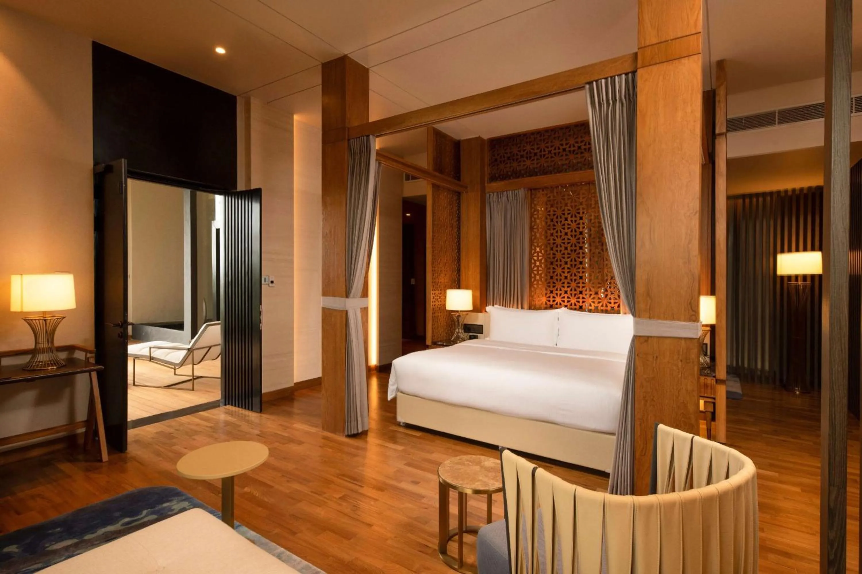 Bed in DoubleTree by Hilton Weerawila Rajawarna Resort