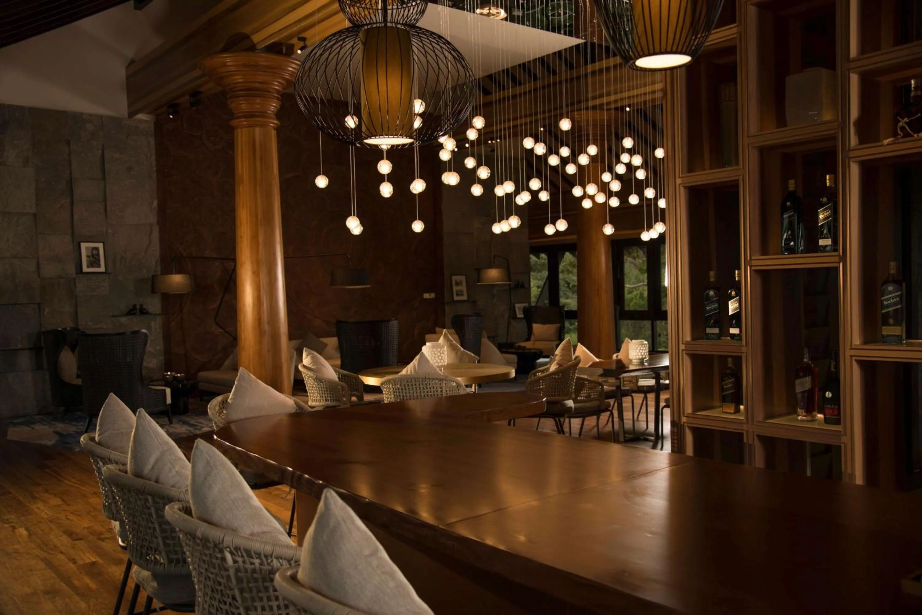 Lounge or bar in DoubleTree by Hilton Weerawila Rajawarna Resort