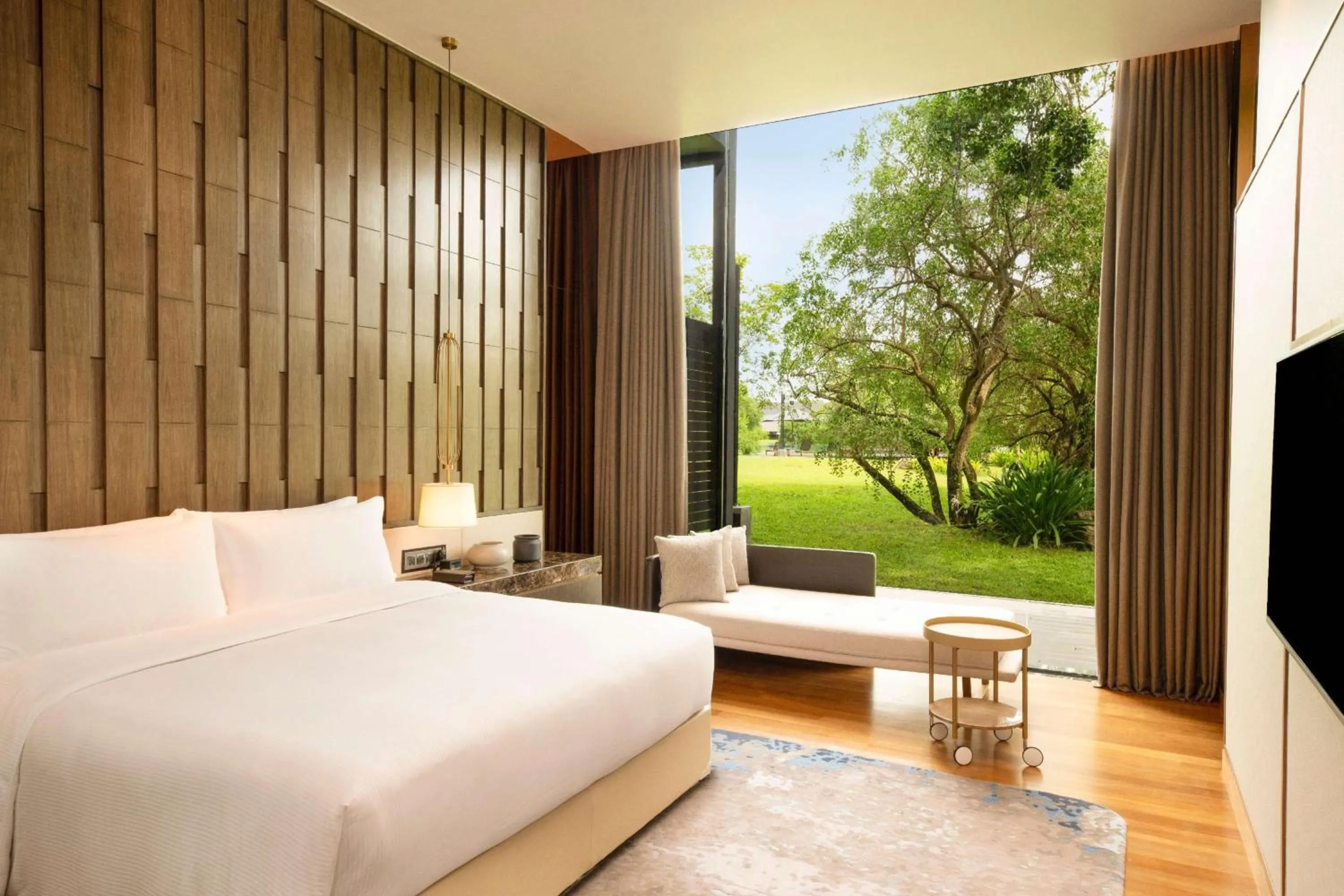 Bedroom, Bed in DoubleTree by Hilton Weerawila Rajawarna Resort