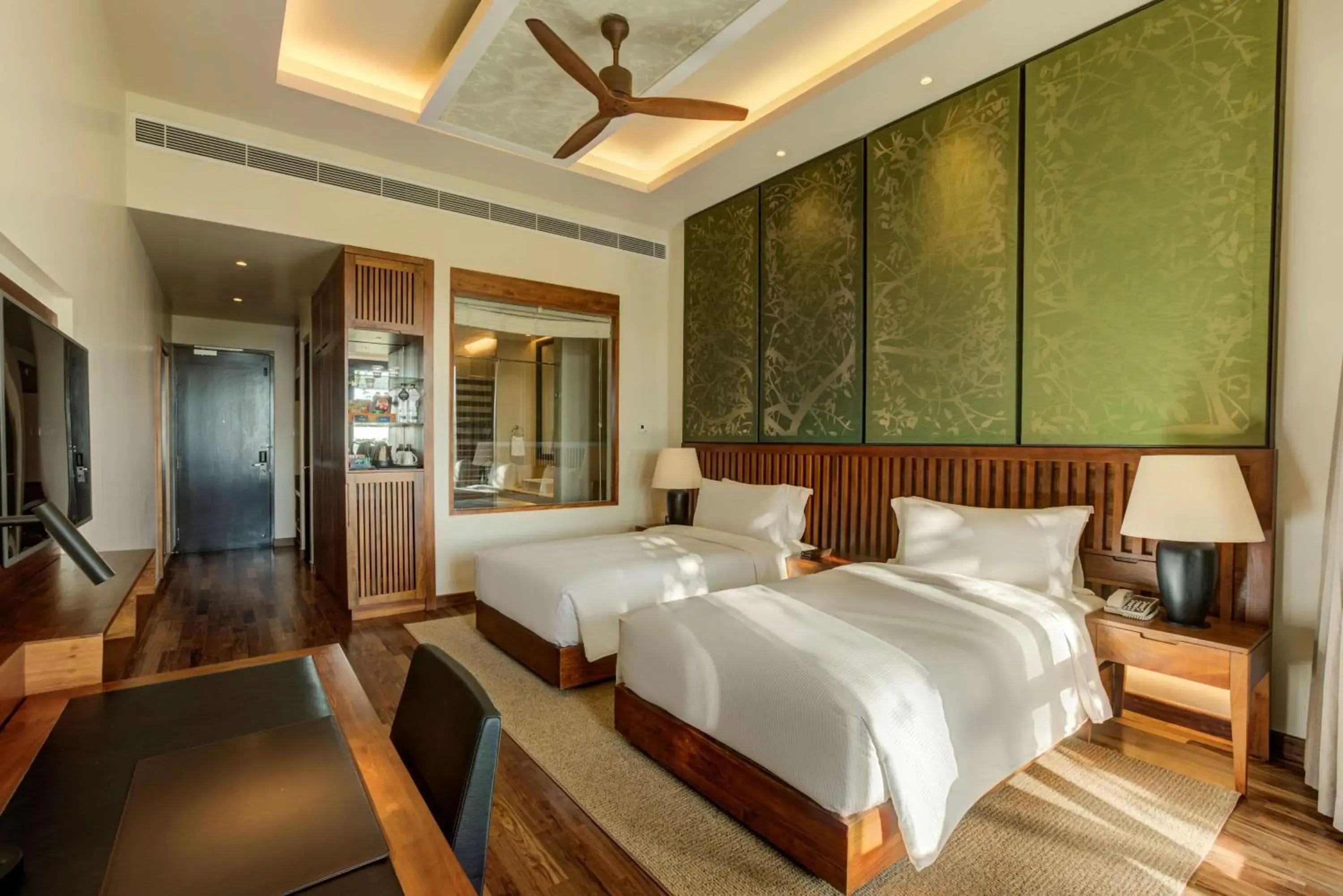 Deluxe Twin Room with Balcony in DoubleTree by Hilton Weerawila Rajawarna Resort Deluxe Twin Room with Balcony in DoubleTree by Hilton Weerawila Rajawarna Resort