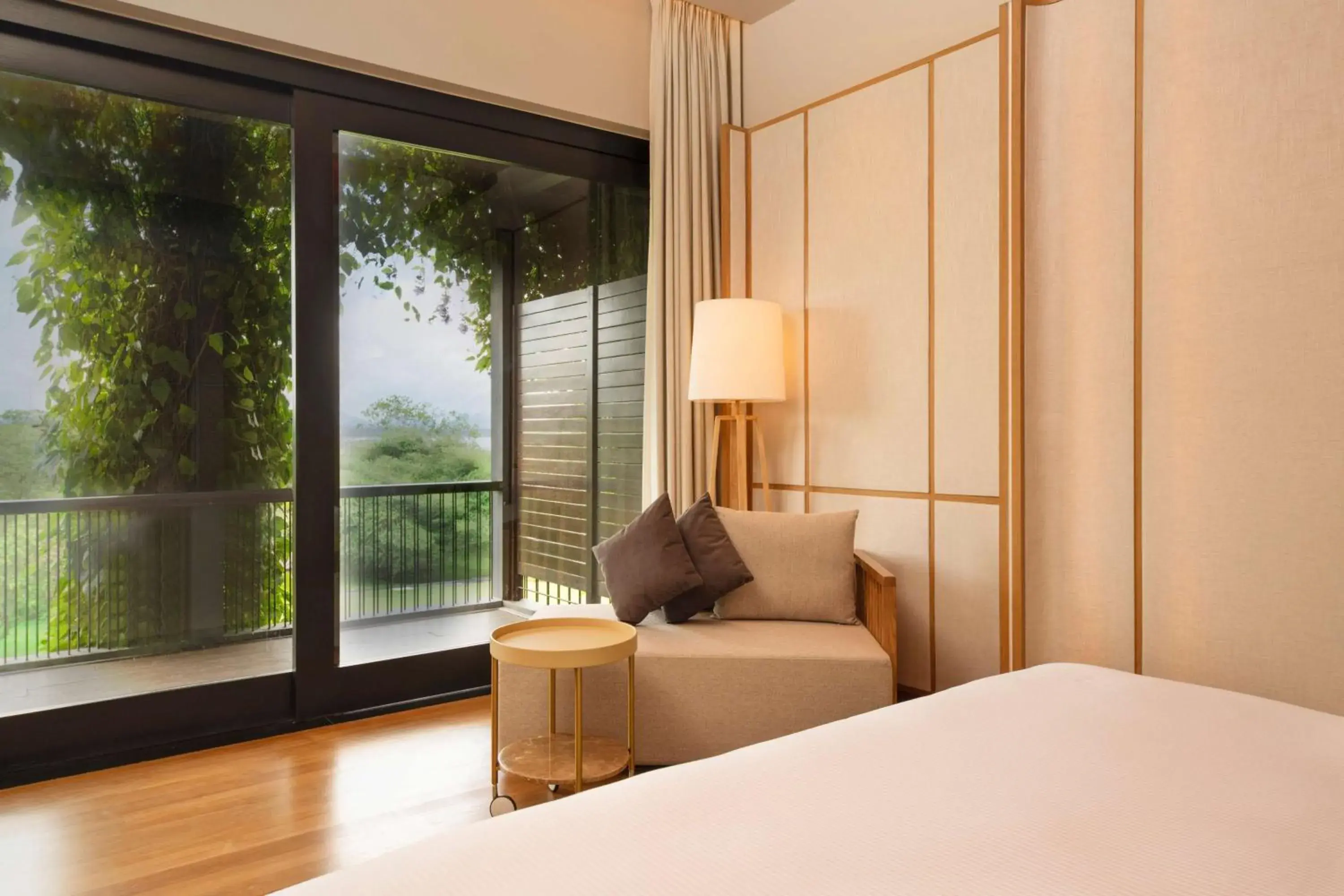 One-Bedroom King Suite with Balcony in DoubleTree by Hilton Weerawila Rajawarna Resort One-Bedroom King Suite with Balcony in DoubleTree by Hilton Weerawila Rajawarna Resort