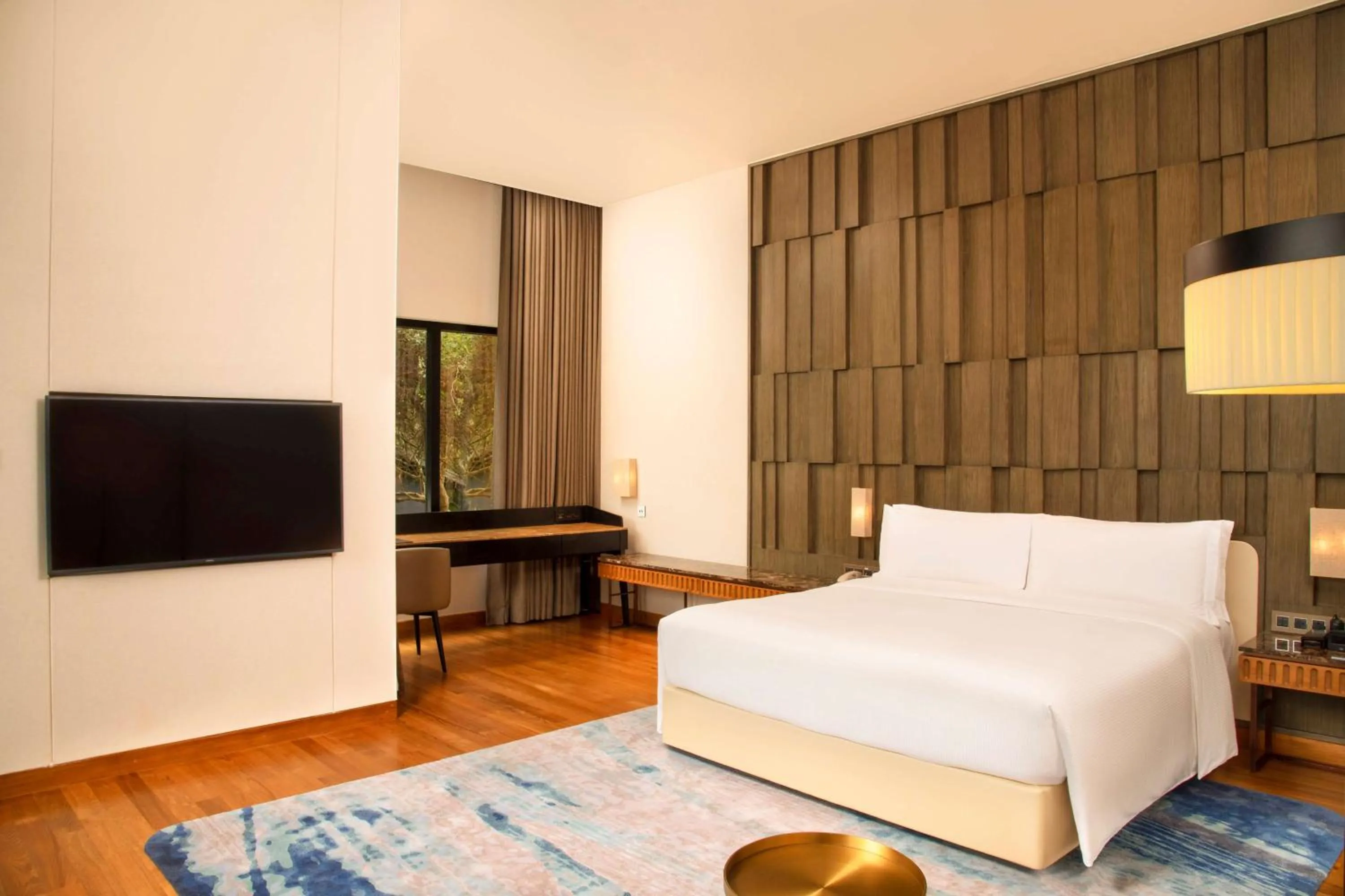 Bed in DoubleTree by Hilton Weerawila Rajawarna Resort