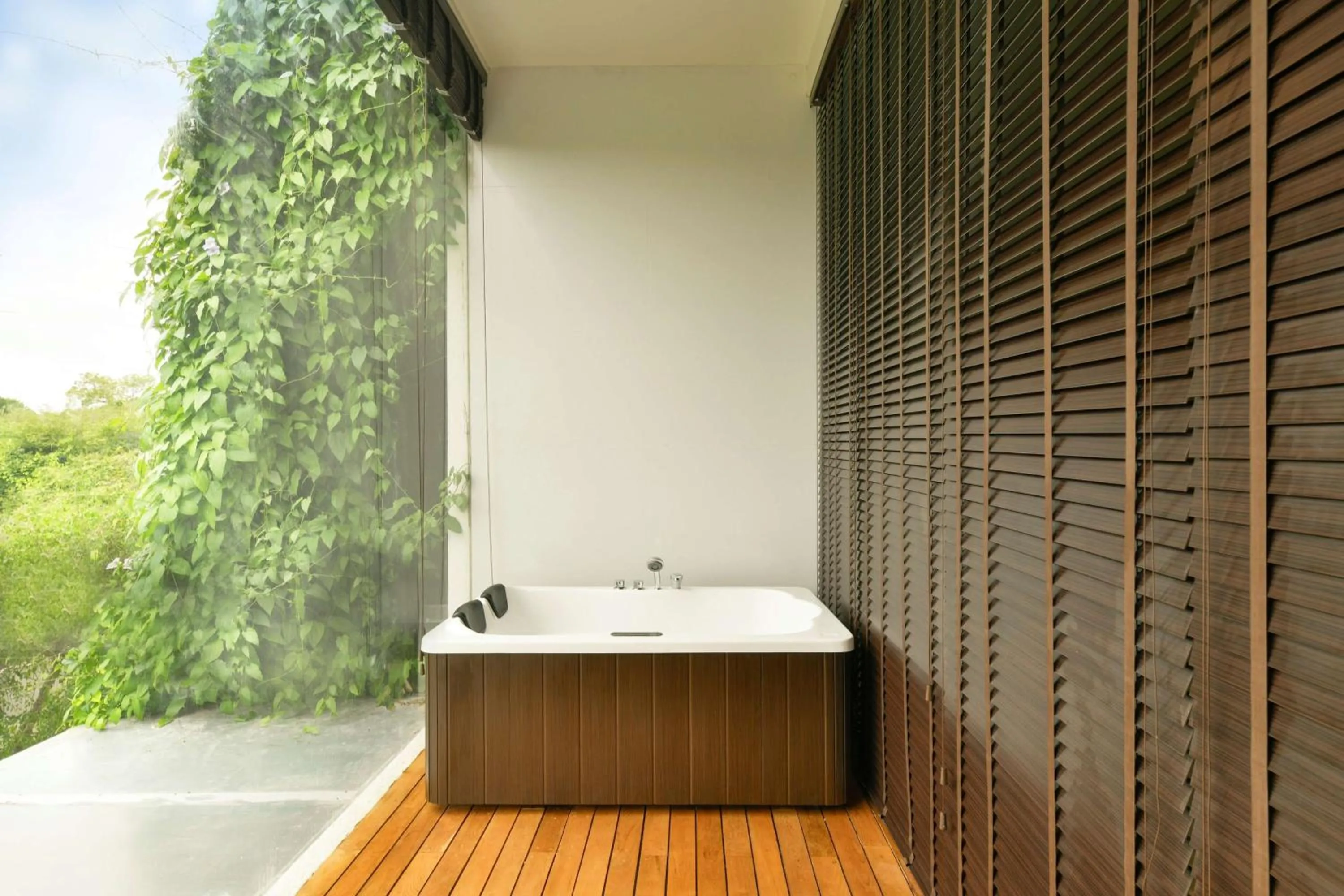 Bathroom in DoubleTree by Hilton Weerawila Rajawarna Resort