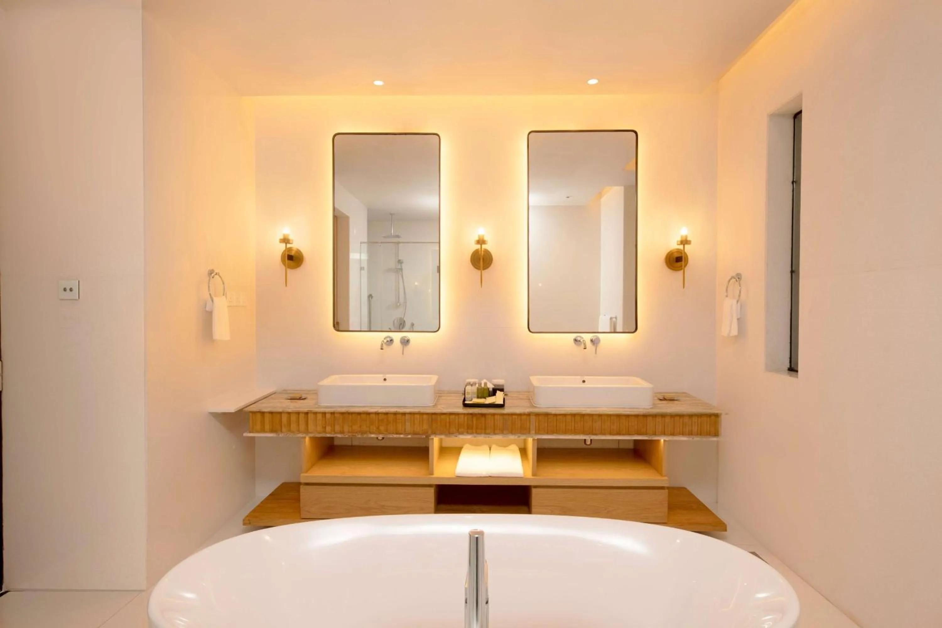 Bathroom in DoubleTree by Hilton Weerawila Rajawarna Resort