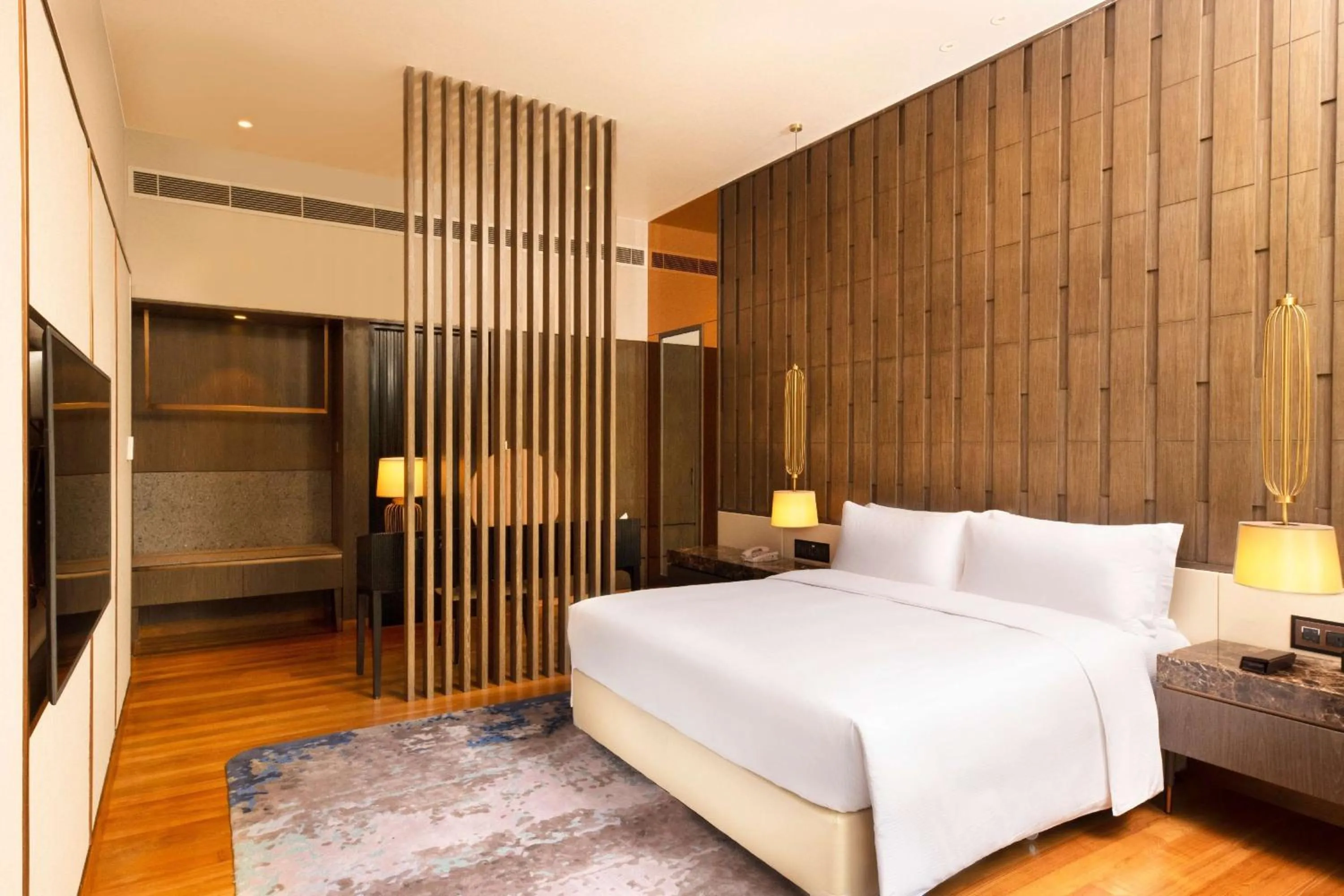 Bed in DoubleTree by Hilton Weerawila Rajawarna Resort