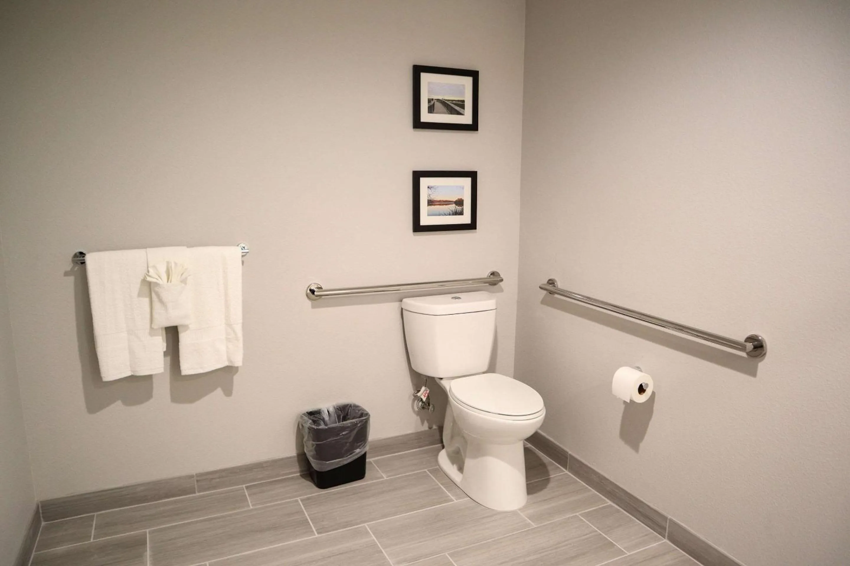 Bedroom in Comfort Suites Gainesville Near University