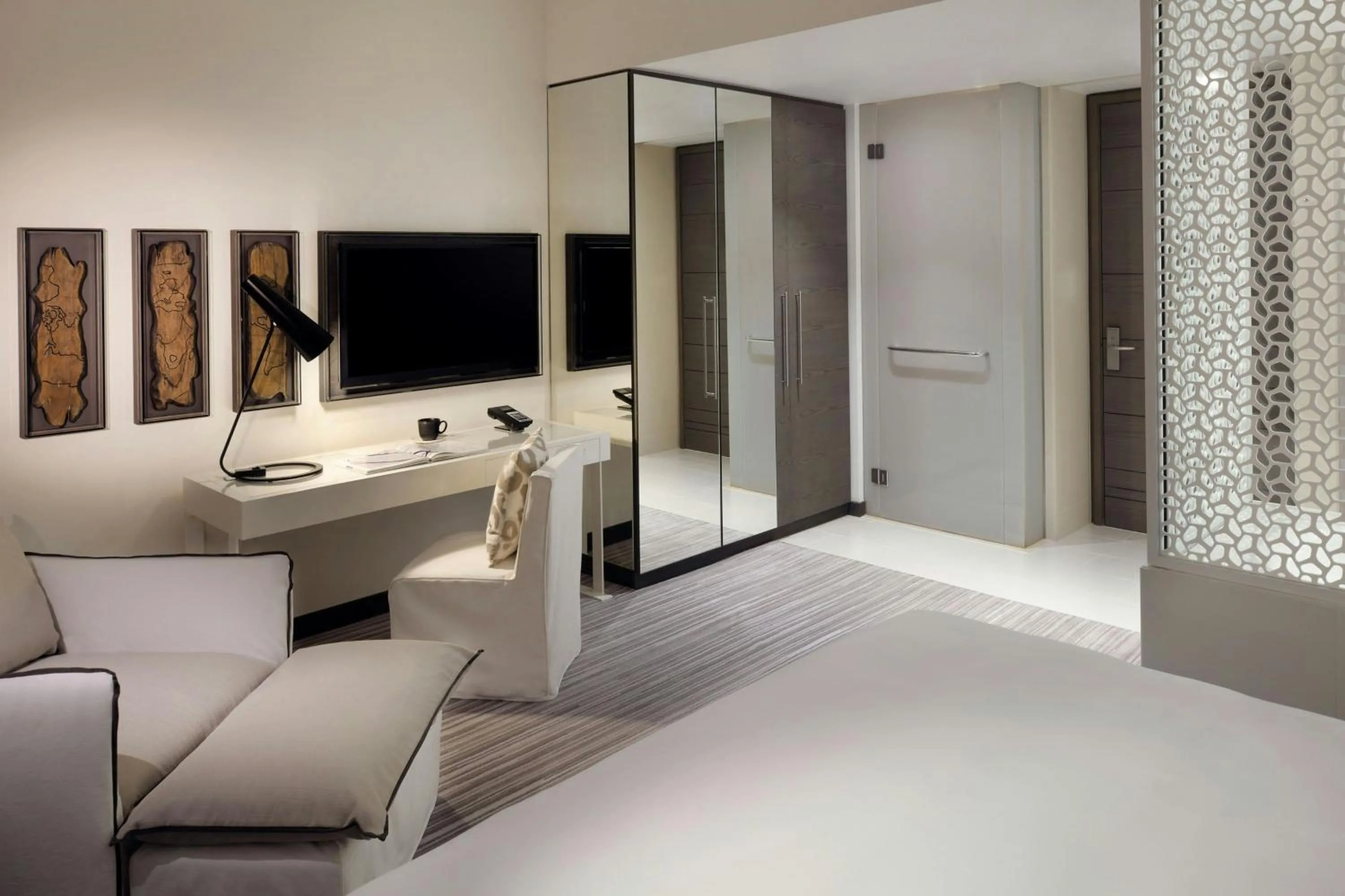 Photo of the whole room, Bed in Hotel Boulevard, Autograph Collection, Downtown Dubai