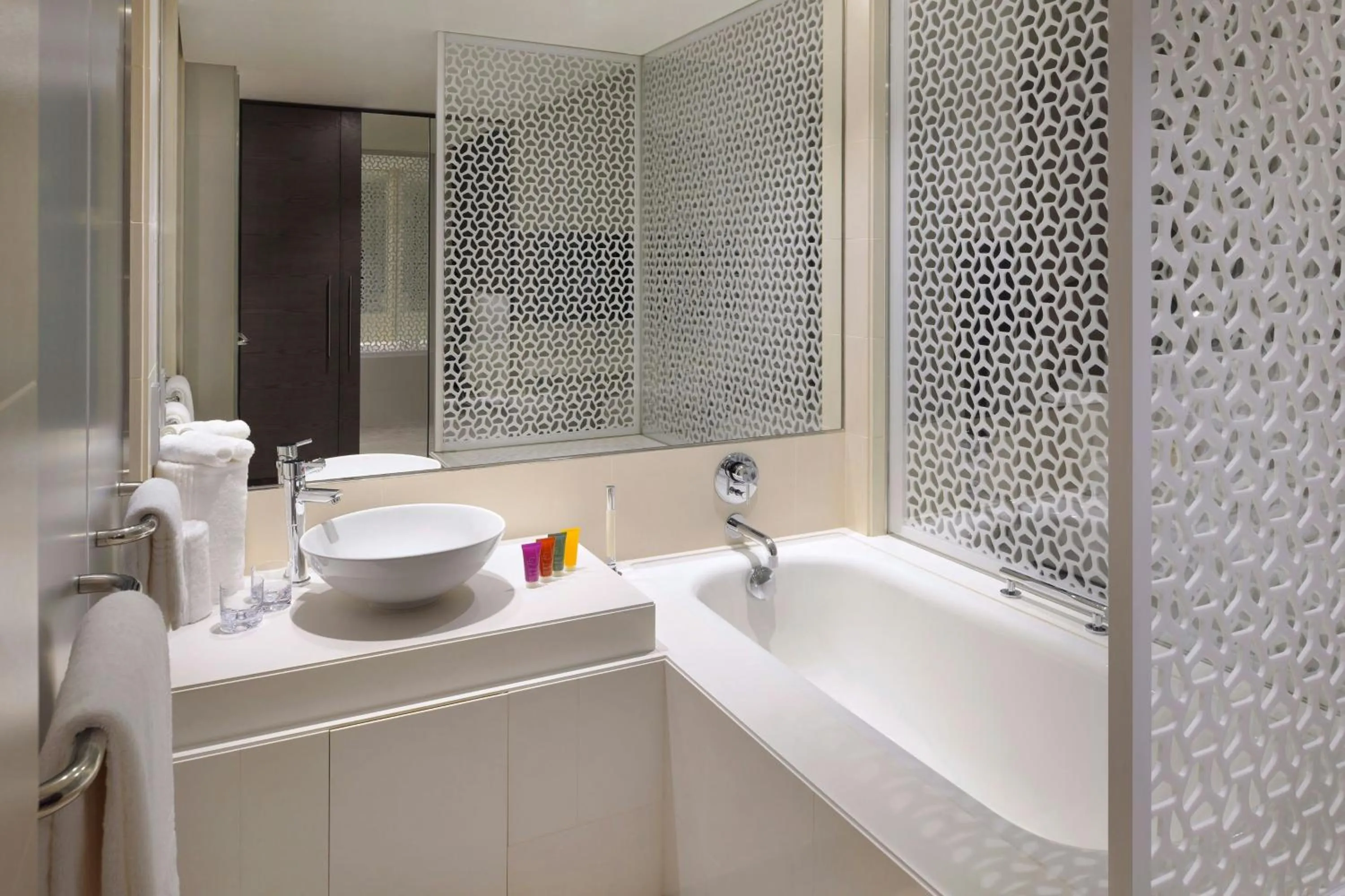 Bathroom in Hotel Boulevard, Autograph Collection, Downtown Dubai